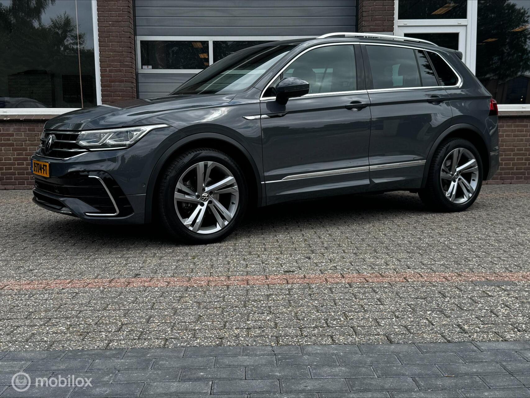 Volkswagen Tiguan 1.5 TSI R LINE DSG PANO/CAMERA/LED/ECC 2023 - voorkant