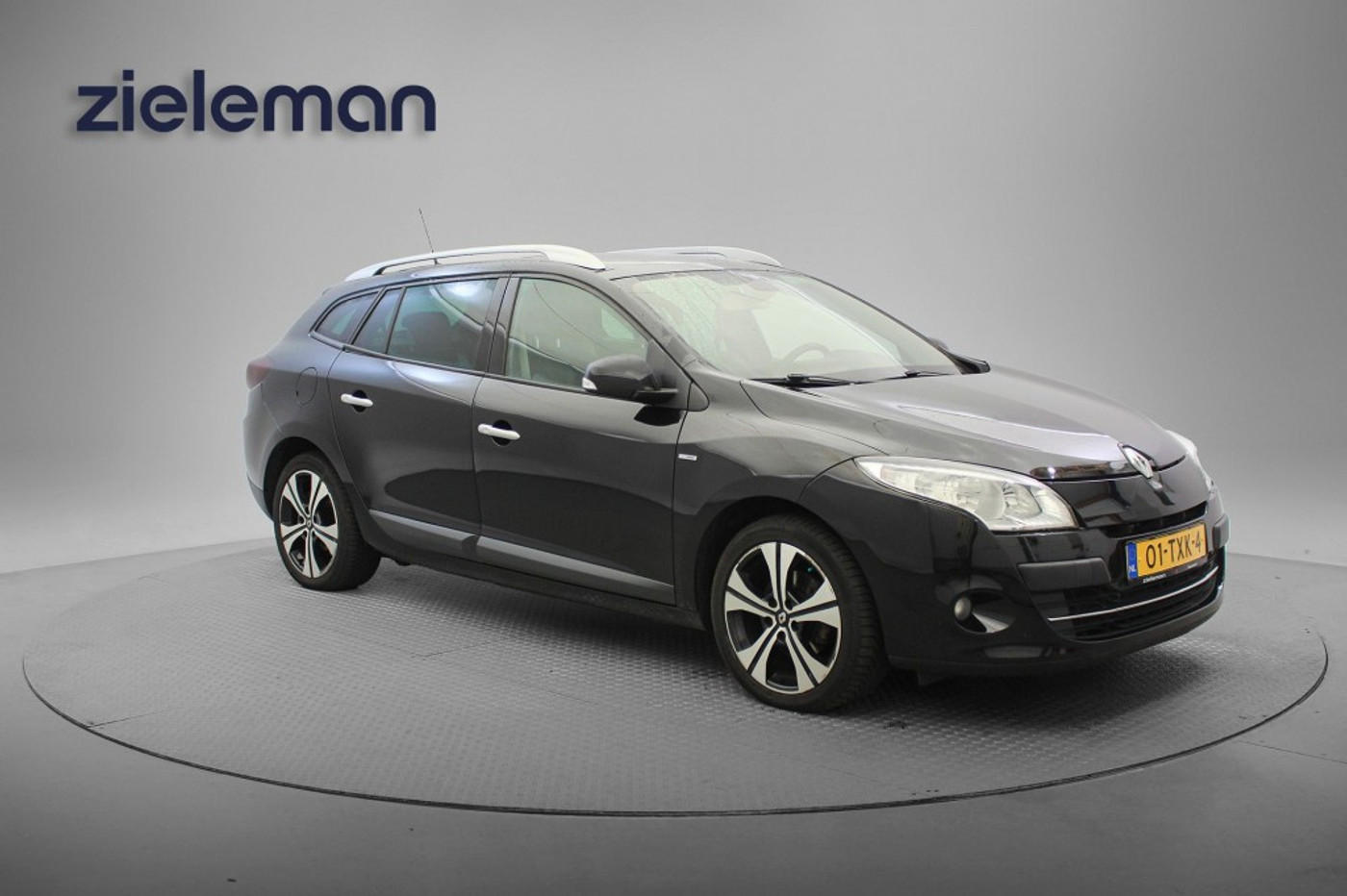 Renault Megane 1.4 TCe Estate Bose - Panorama, Navi, Cruise, Clima, Half Leer, Trekhaak 2012 - voorkant