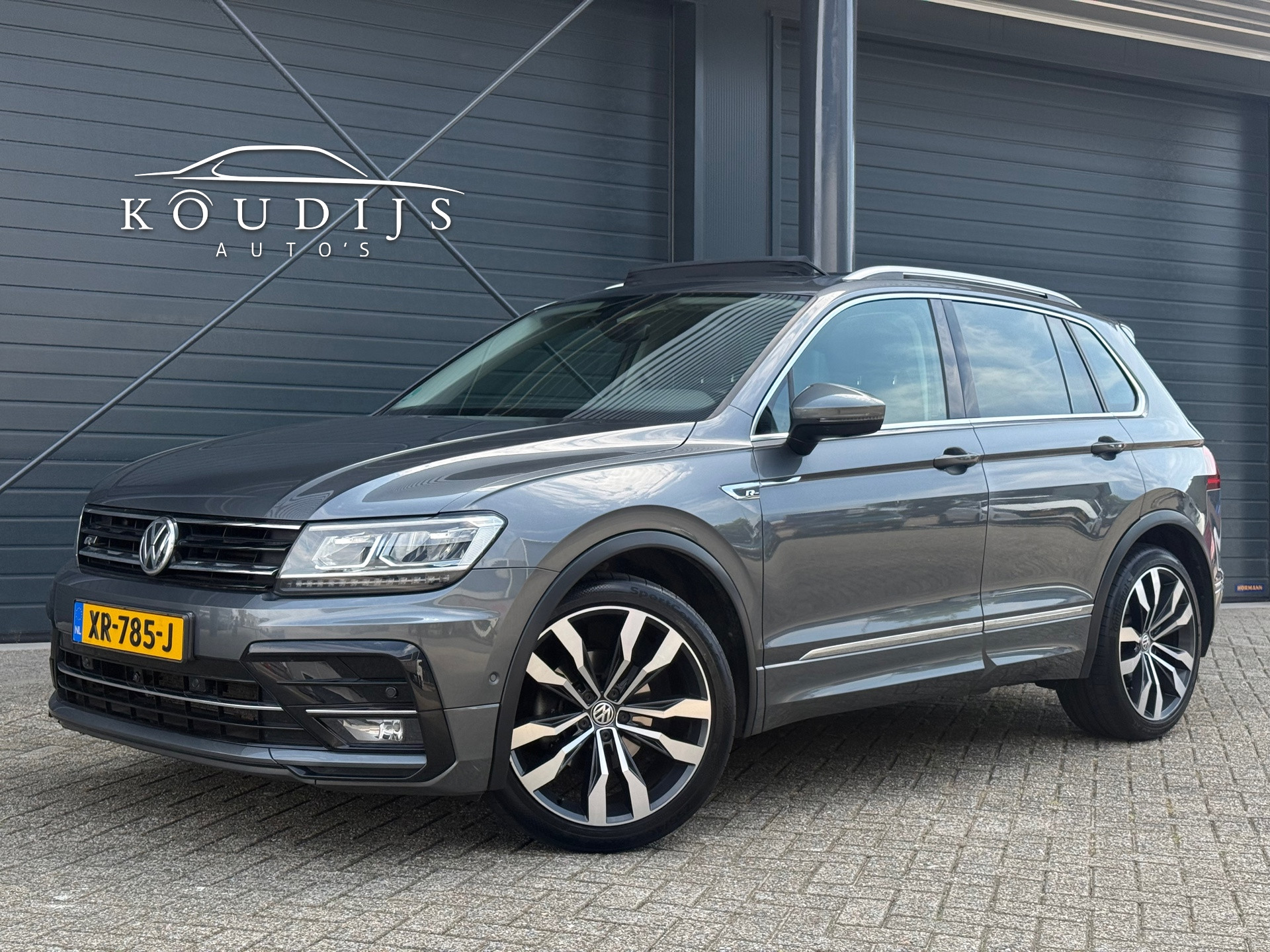 Volkswagen Tiguan 1.5 TSI ACT Highline Business R-Line, Panodak, 360, Elek. Trekhaak, Dealer onderhouden 2019 - voorkant