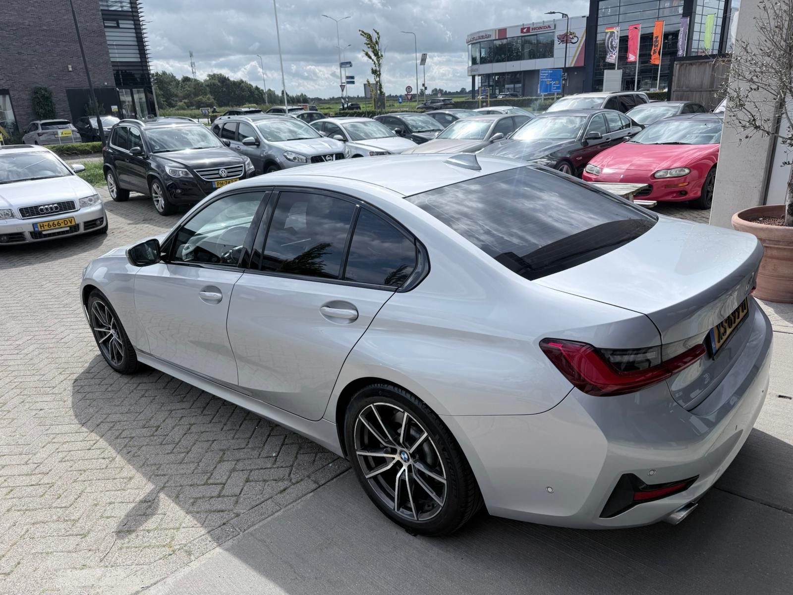 Foto van BMW 330i