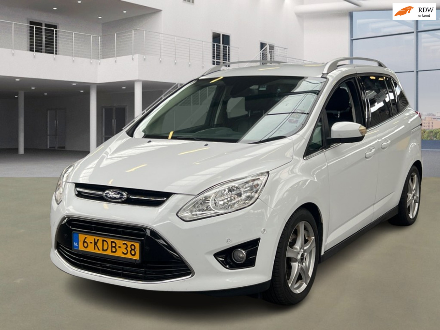 Ford Grand C-max 1.0 Titanium 7p. NAVI PSENSOR LEDER CRUISE TREKHAAK 2 X SLEUTELS 2013 - voorkant