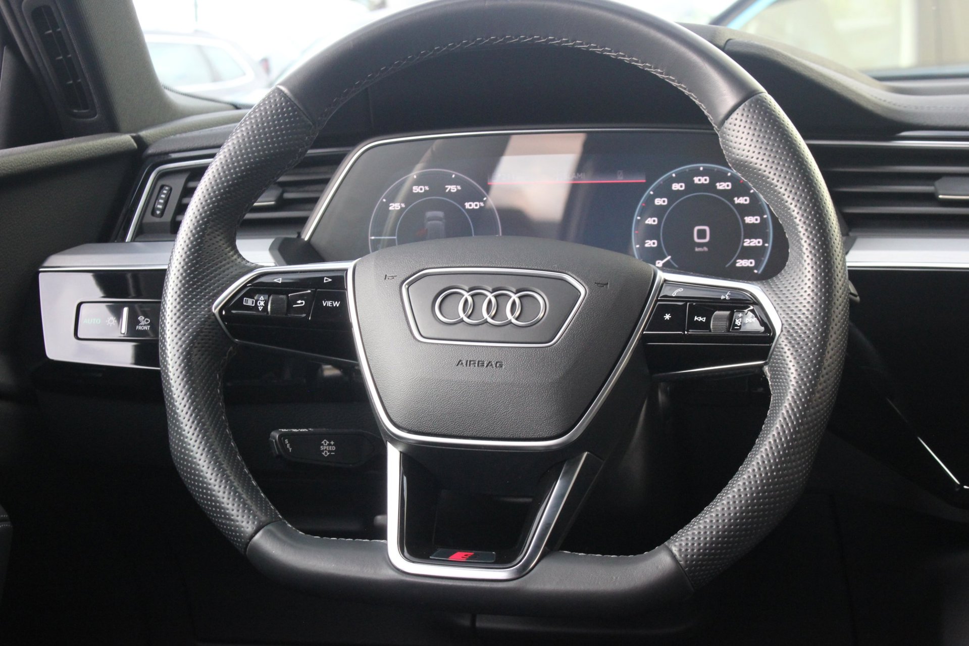 Foto van Audi E-tron 50