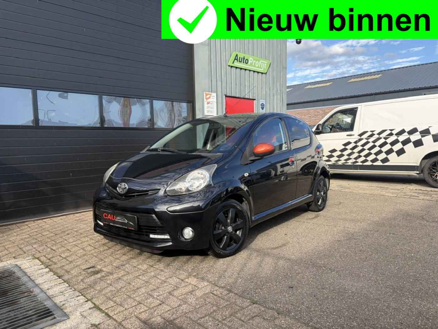 Toyota Toyota Aygo 1.0 VVT-i Dynamic Dealer onderh|Blackonblack|Airco|bluetooth 2012 - voorkant