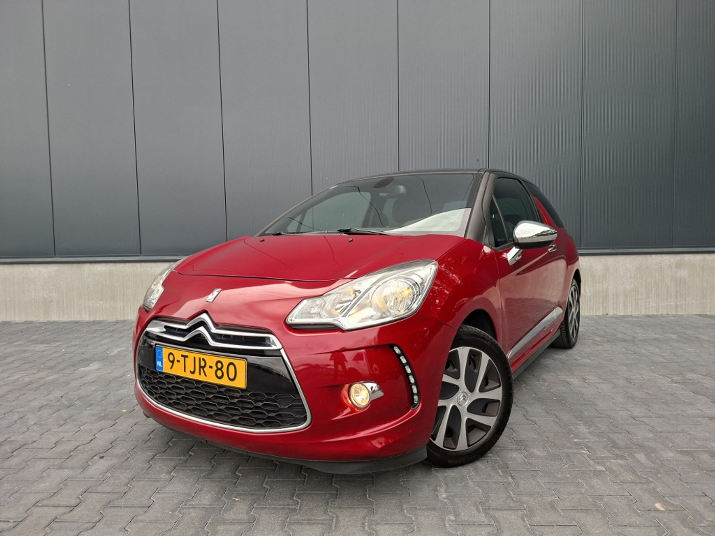 Citroen Ds3 1.2 VTi So Chic | Mooie auto | Bluetooth | Parkeersensoren | All seasonbanden | NAP 2014 - voorkant