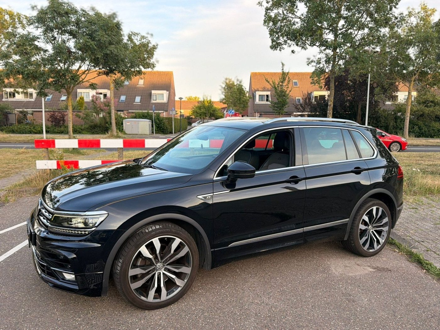 Volkswagen Tiguan 2.0 TSI 4M. HL Bus R 2019 - voorkant