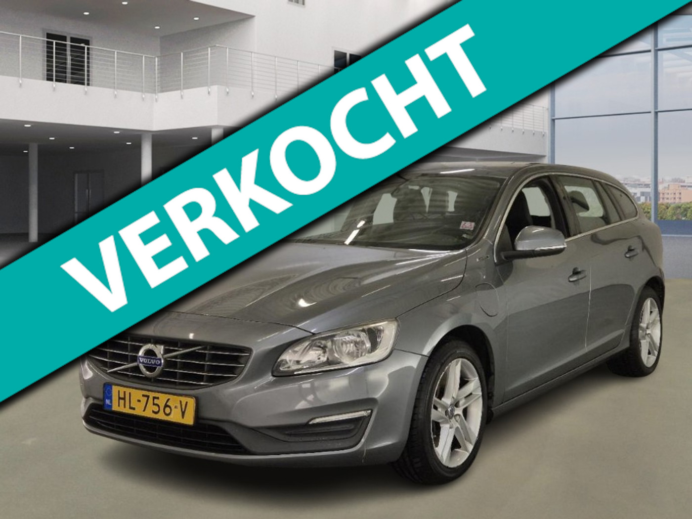 Volvo V60 Twin Engine 2.4 D6 Twin Engine Momentum NAVI PSENSOR CRUISE TREKHAAK 2 X SLEUTELS 2015 - voorkant