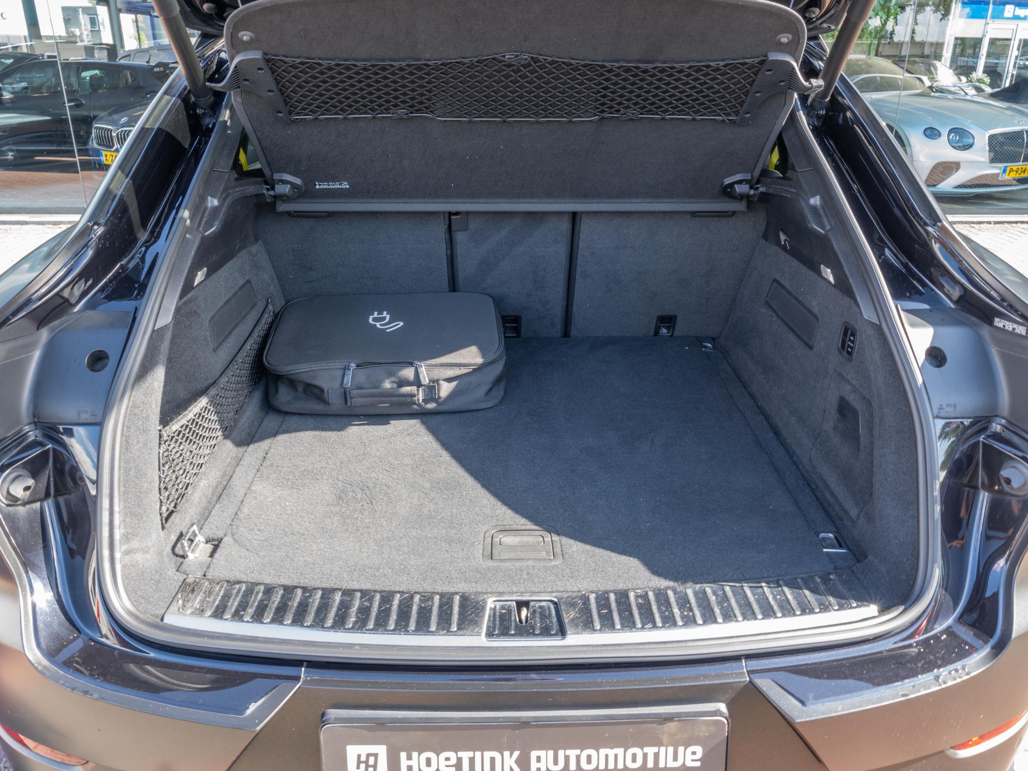 Foto van Porsche Cayenne E-hybrid