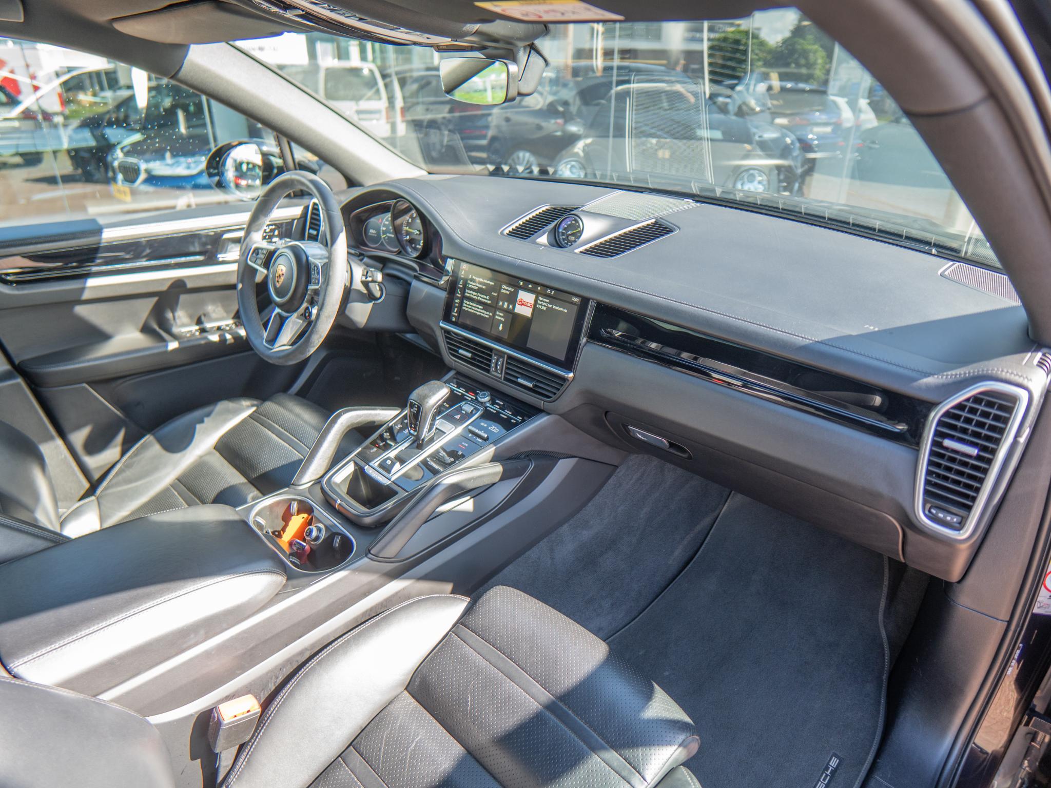 Foto van Porsche Cayenne E-hybrid