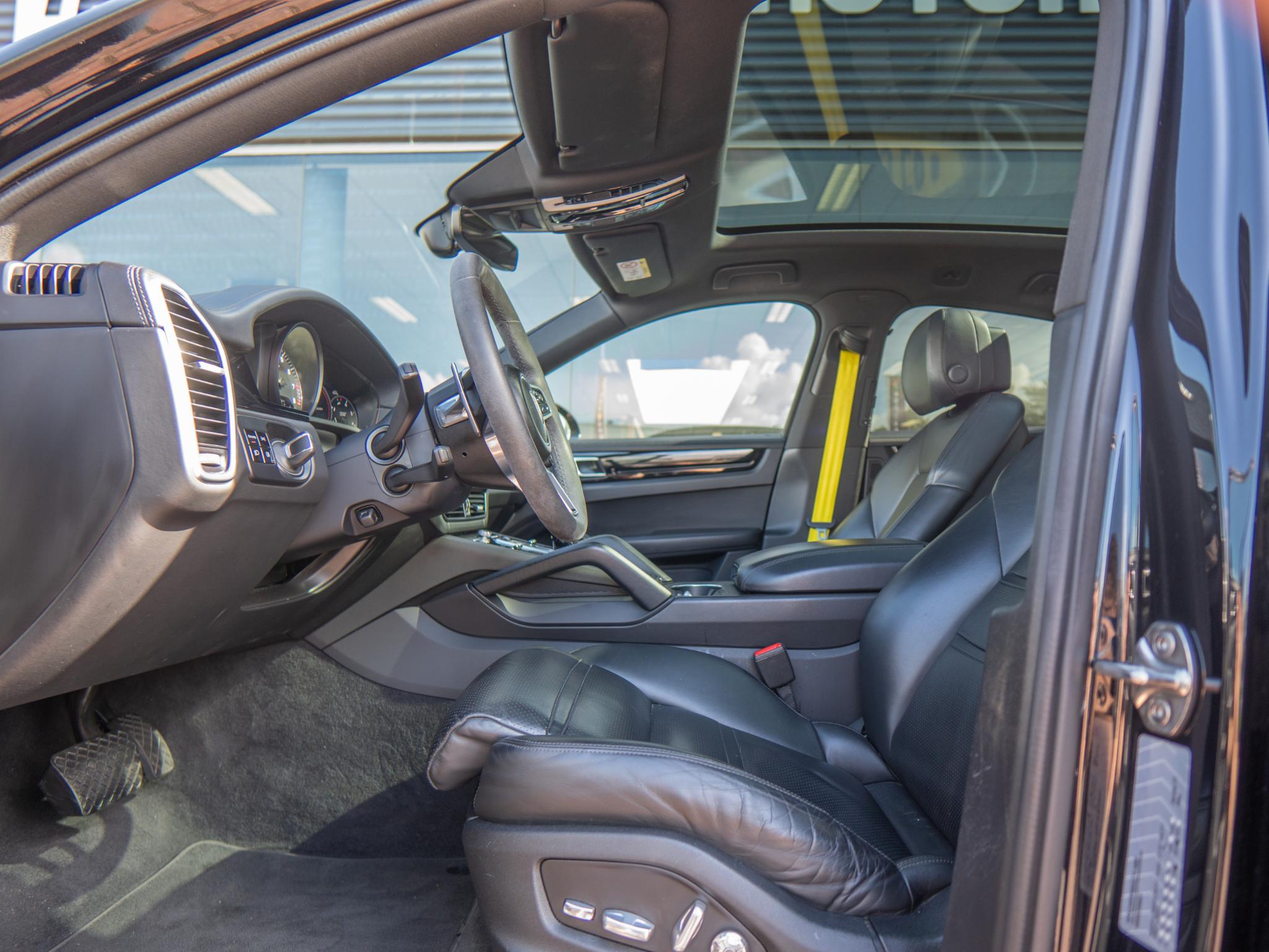Foto van Porsche Cayenne E-hybrid