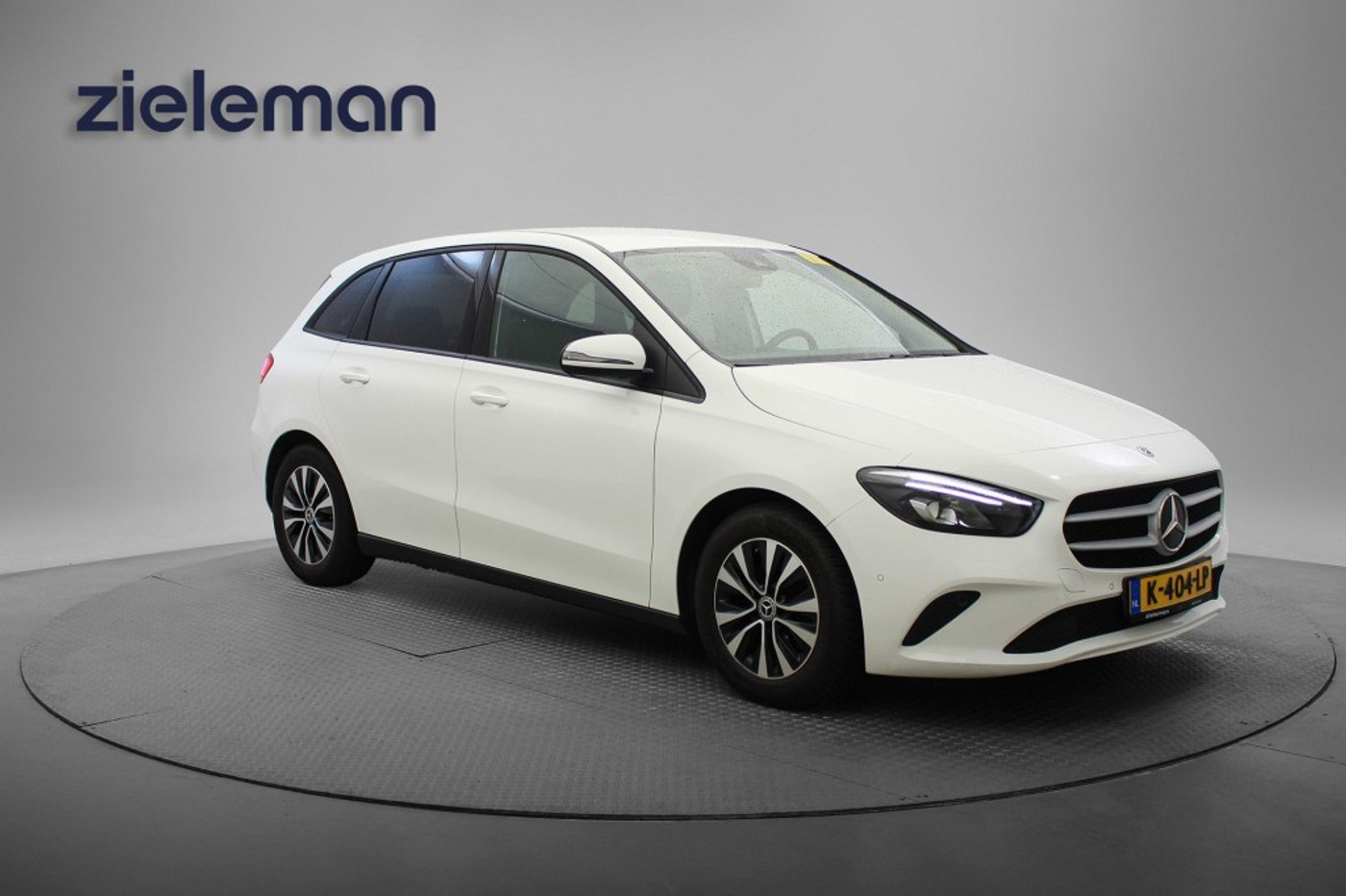 Mercedes-Benz B-klasse 180 Business Solution Automaat - Carplay, Camera, Half Leer, Stoelverw. Afn. Trekhaak 2021 - voorkant