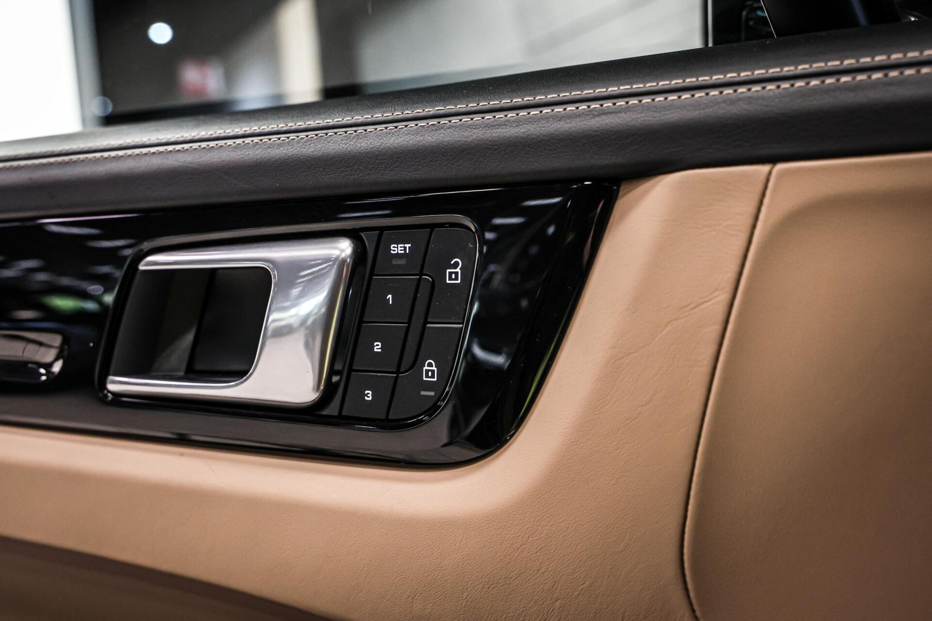 Foto van Porsche Cayenne E-hybrid