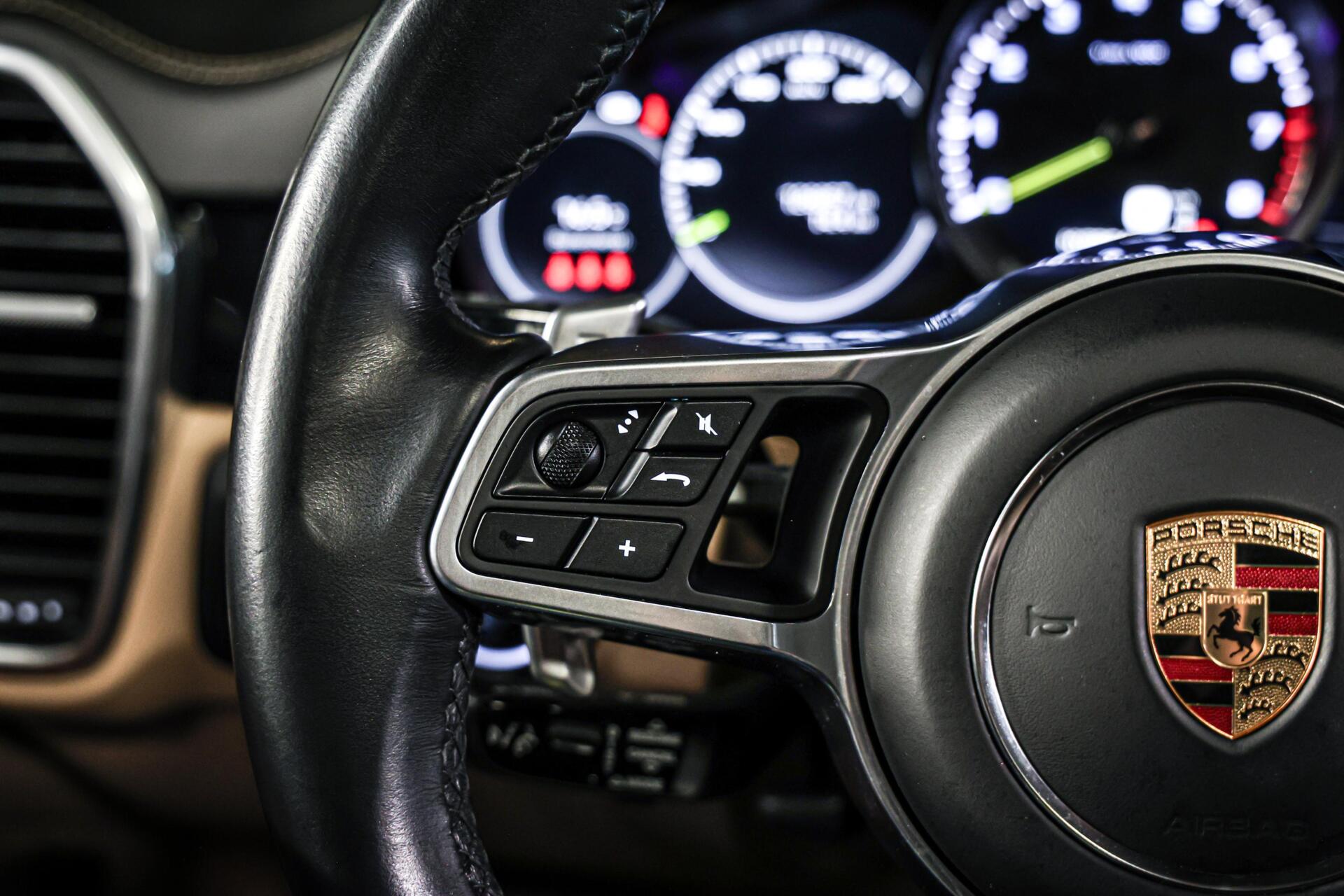 Foto van Porsche Cayenne E-hybrid