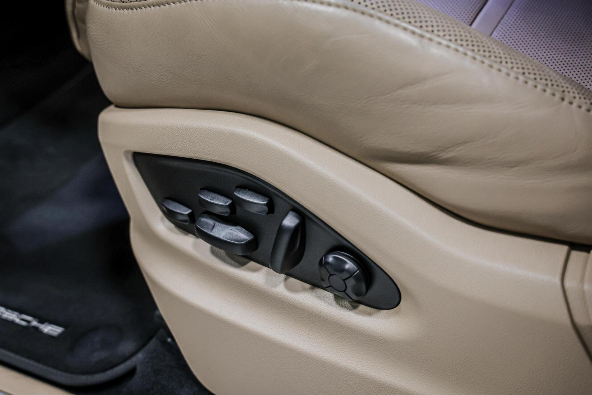 Foto van Porsche Cayenne E-hybrid