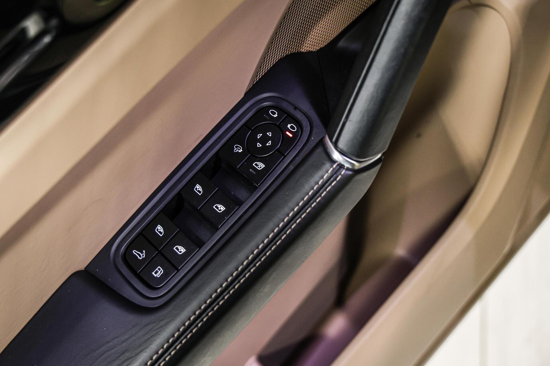 Foto van Porsche Cayenne E-hybrid