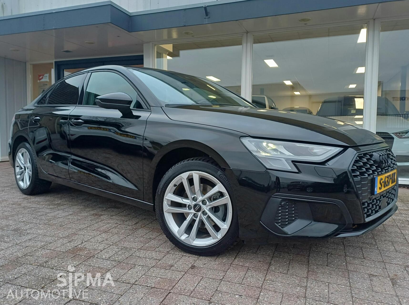 Audi A3 Limousine 30 TFSI S edition 2023 - voorkant