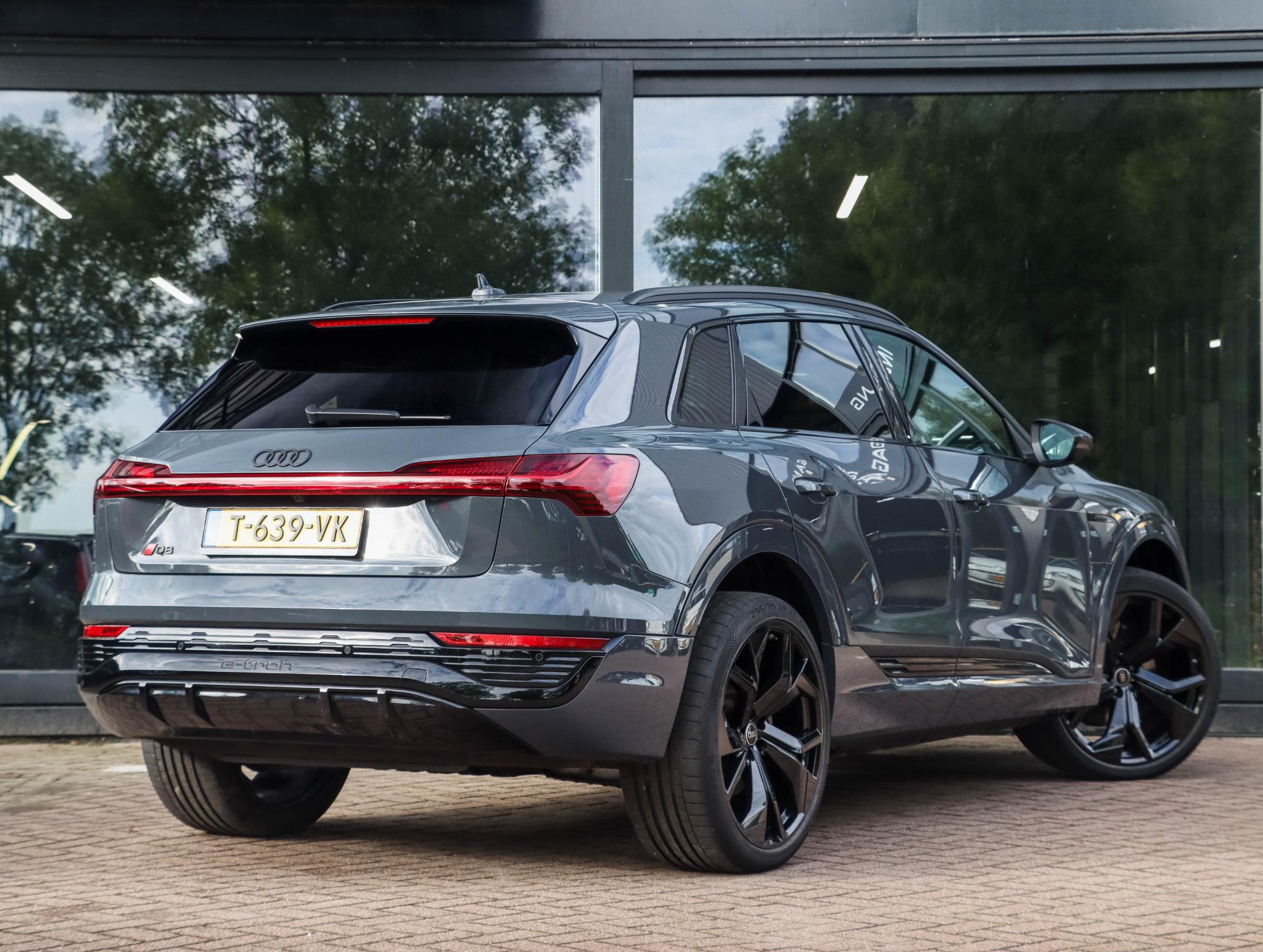 Foto van Audi Q8 55 E-tron