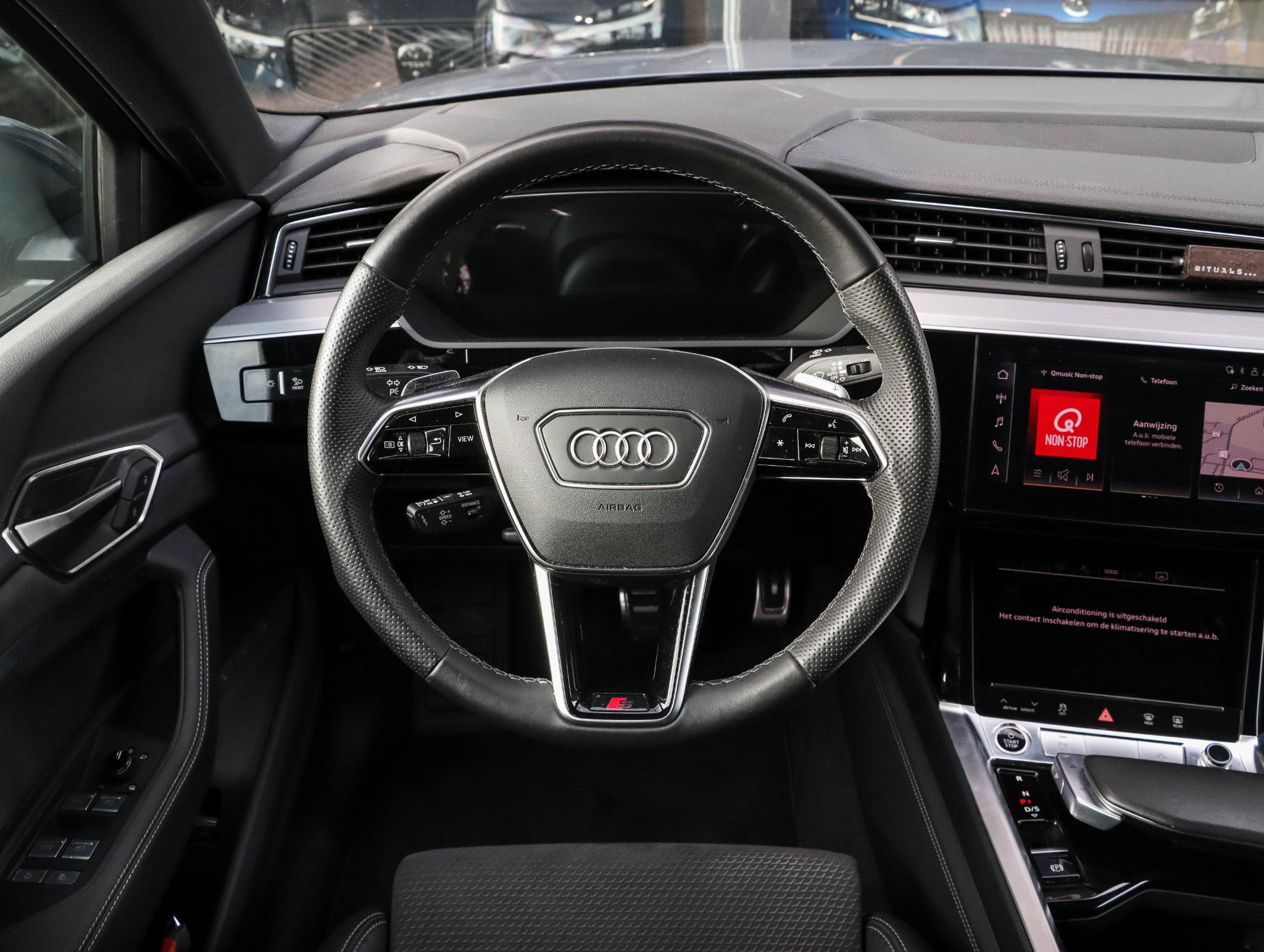 Foto van Audi Q8 55 E-tron