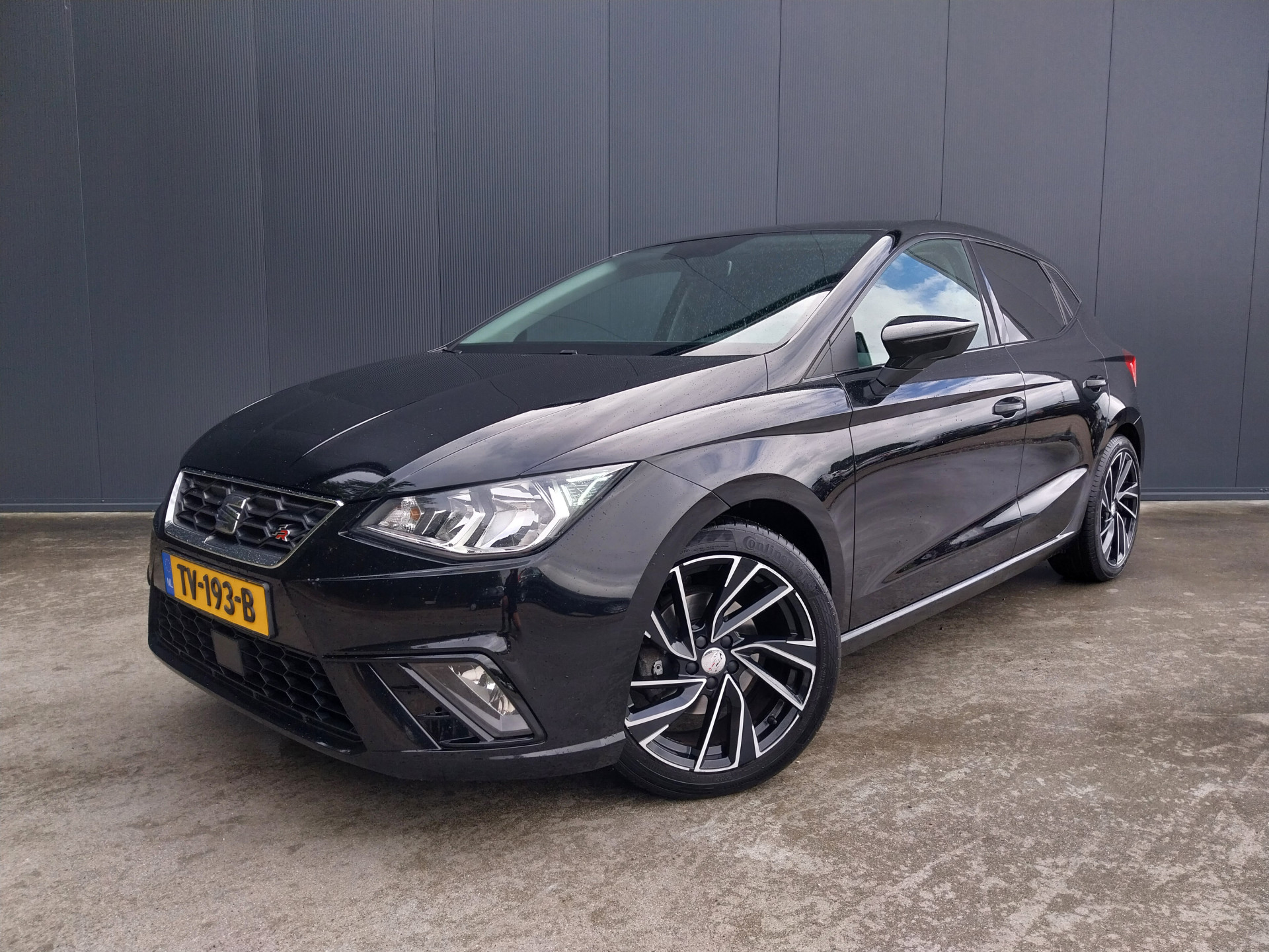 Seat Ibiza 1.0 TSI FR CAMERA ADAPT CRUISE LED ECC NAVI 2018 - voorkant