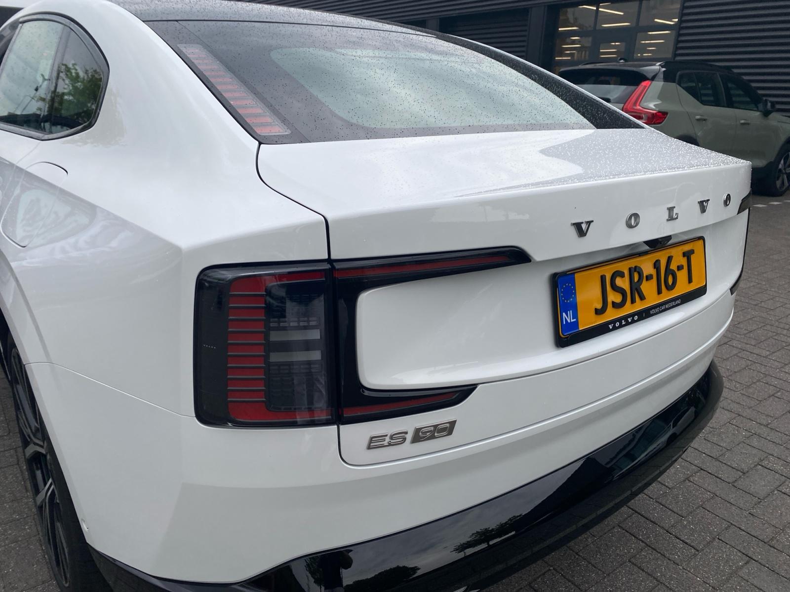 Foto van Volvo Es90