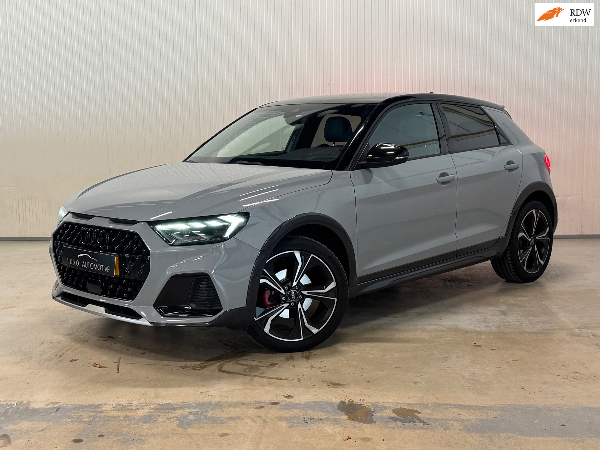 Audi A1 Citycarver 35 TFSI epic | BLACK OPTIC | B&O | NARDO GREY | CAMERA | AMBIANCE 2021 - voorkant
