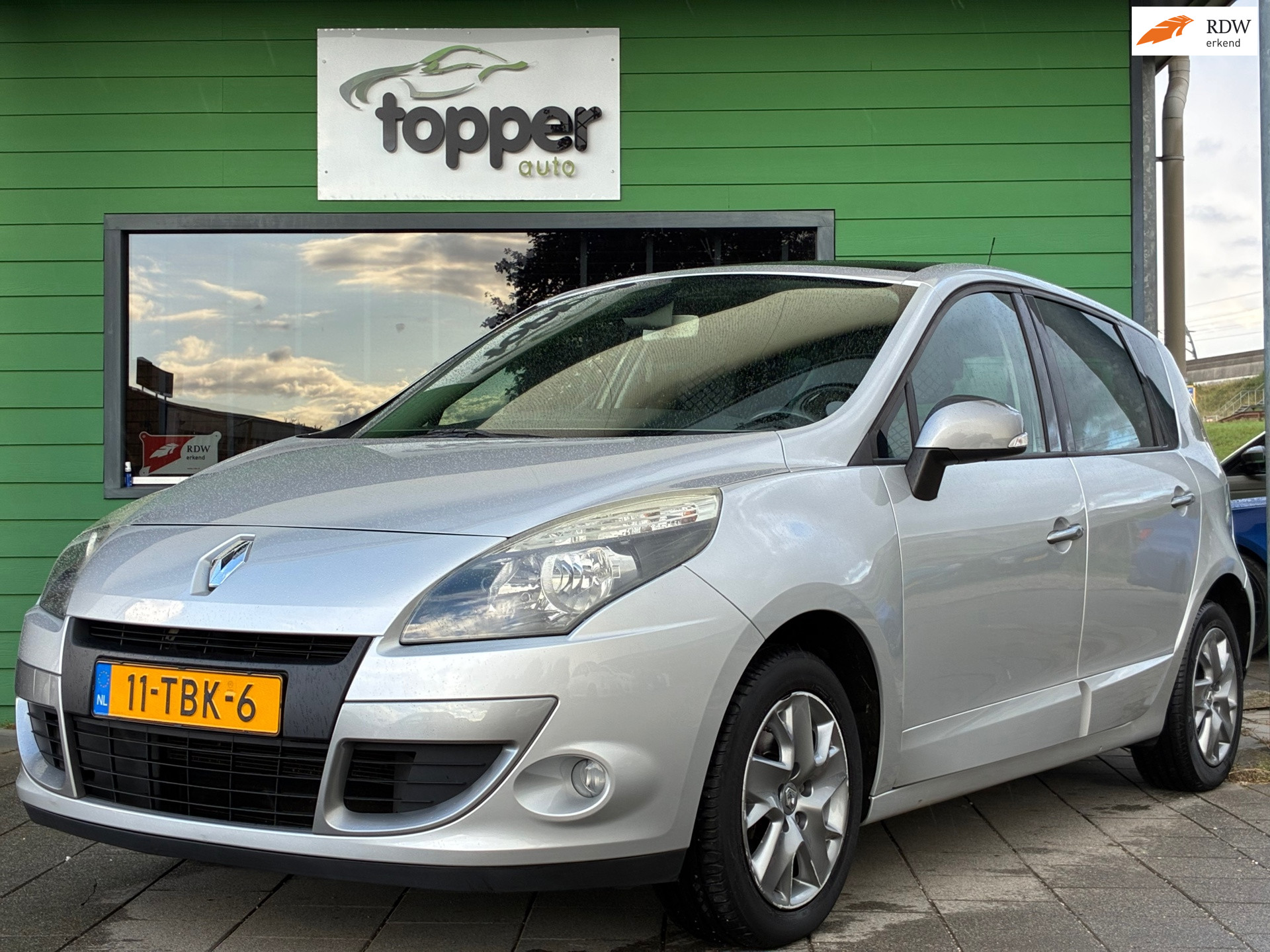 Renault Megane Scenic 1.6 Authentique|1e Eigenaar|D-riem v.v.|Panoramadak|Climatronic|Trekhaak|CruiseControl|NAP|Nieuwe APK| 2012 - voorkant