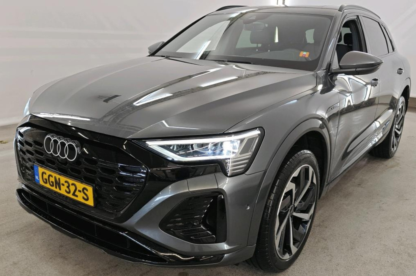 Audi Q8 50 E-tron 50 QUATRRO S-LINE 95 kWh 94% SOH VOL UITGEVOERD 2024 - voorkant