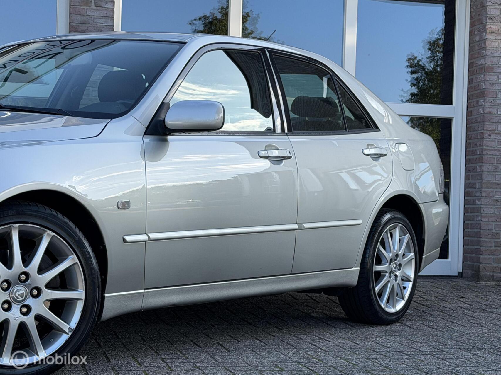 Foto van Lexus Lexus Is200