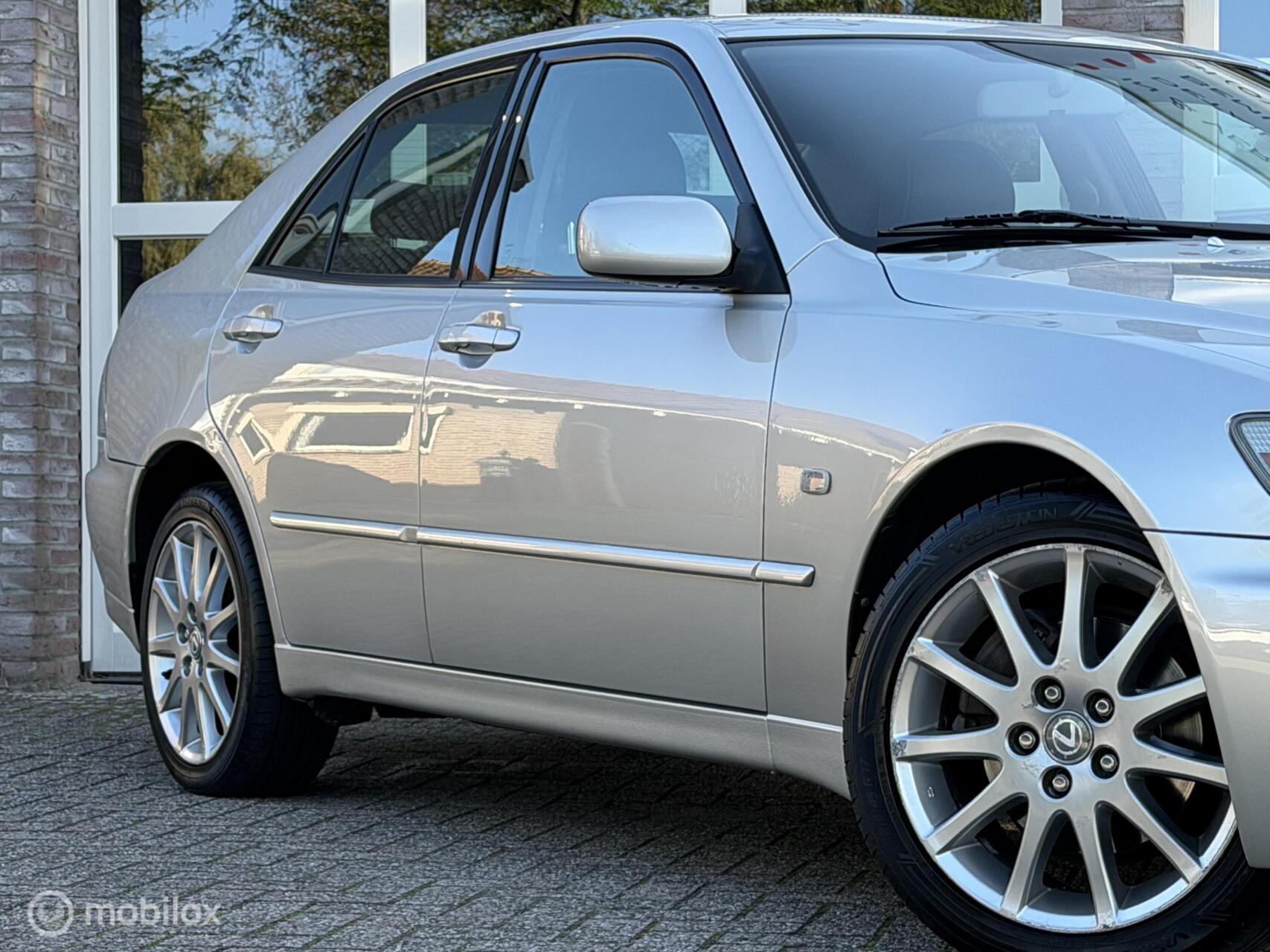 Foto van Lexus Lexus Is200