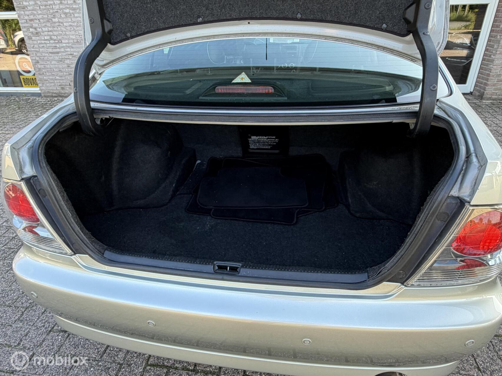 Foto van Lexus Lexus Is200