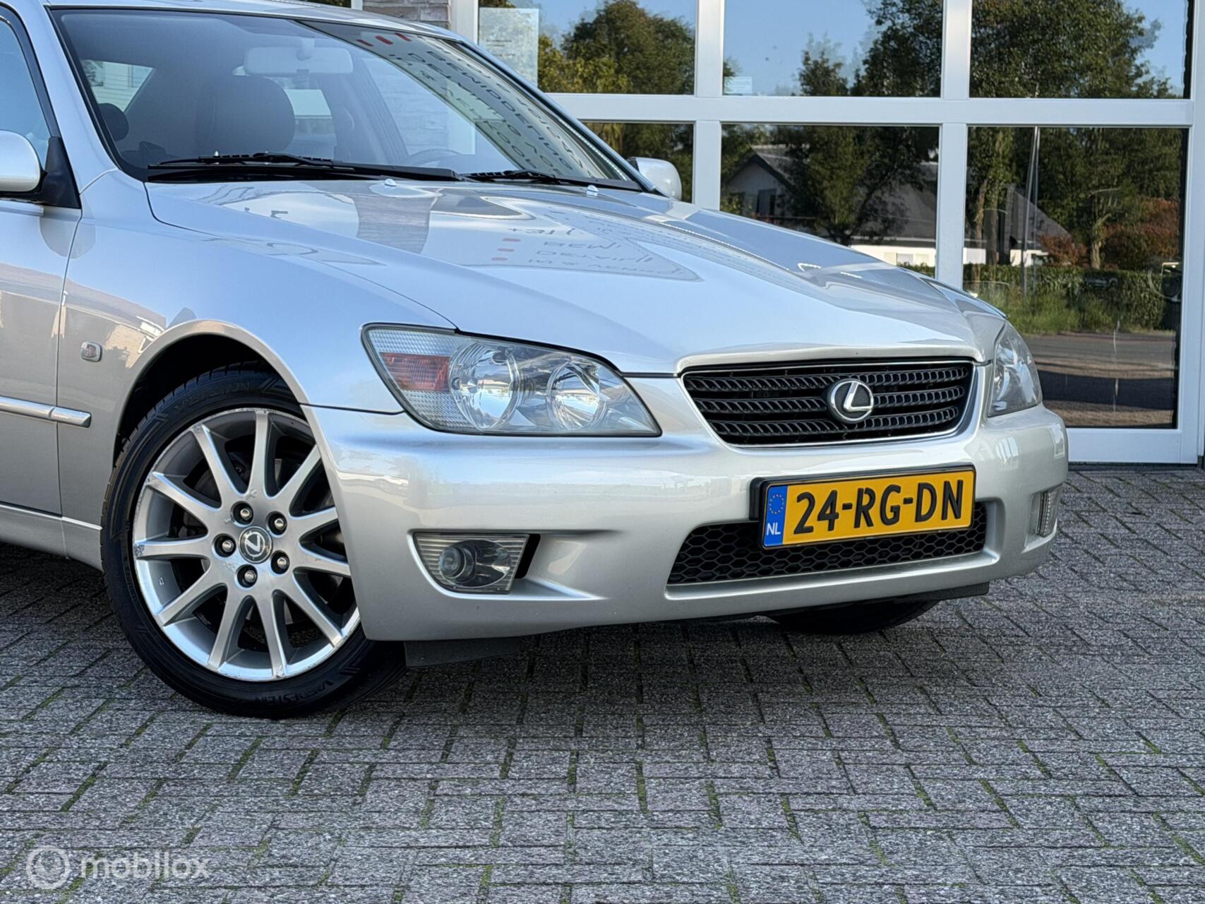 Foto van Lexus Lexus Is200