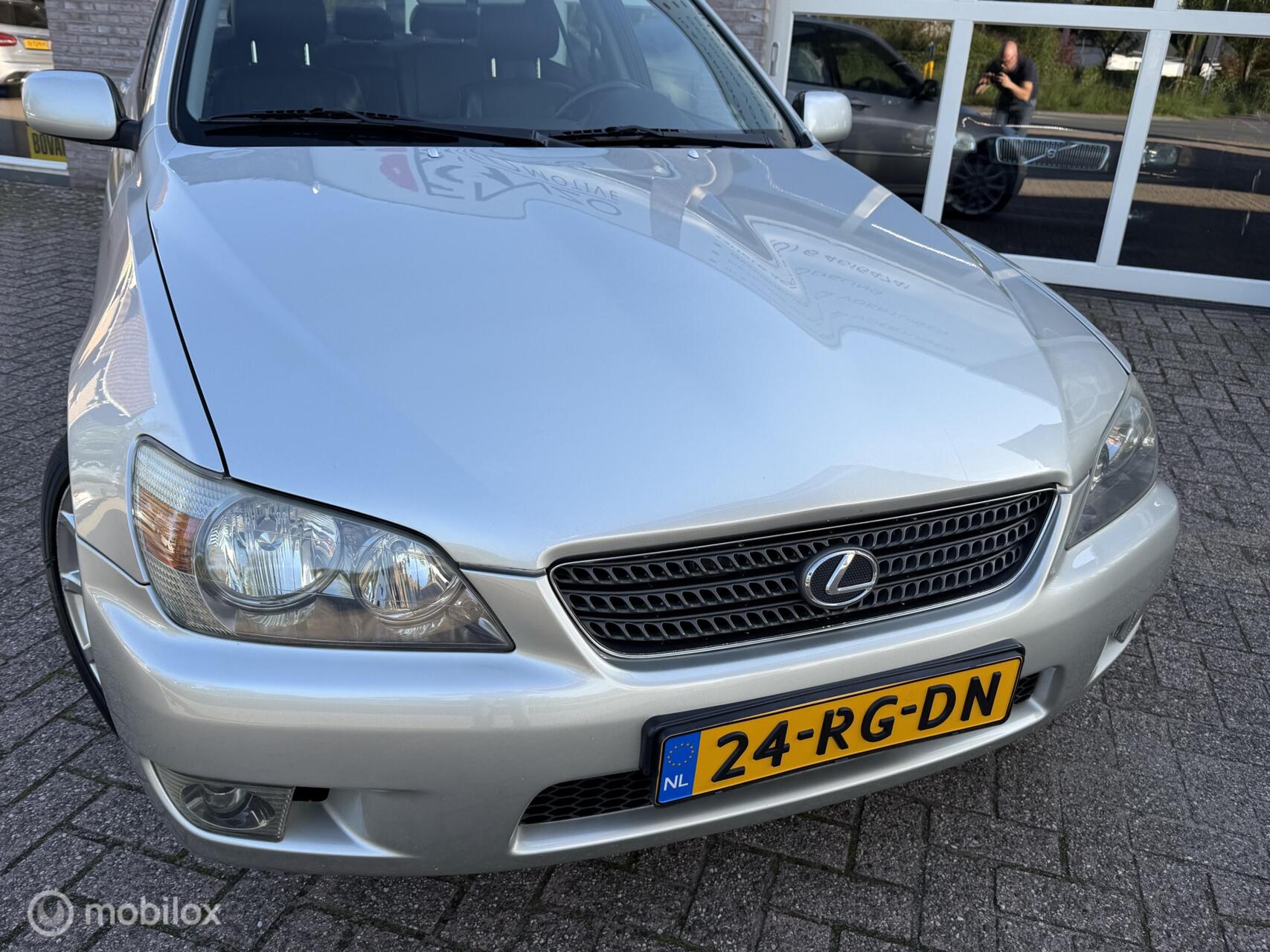Foto van Lexus Lexus Is200