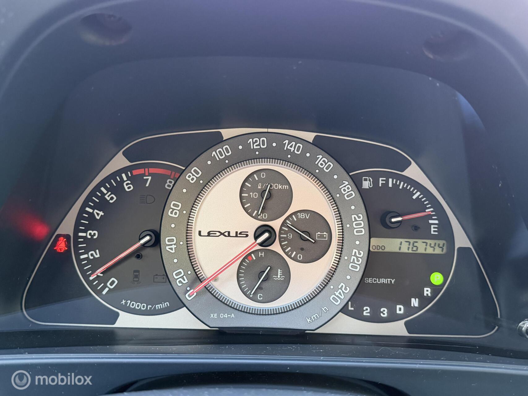Foto van Lexus Lexus Is200