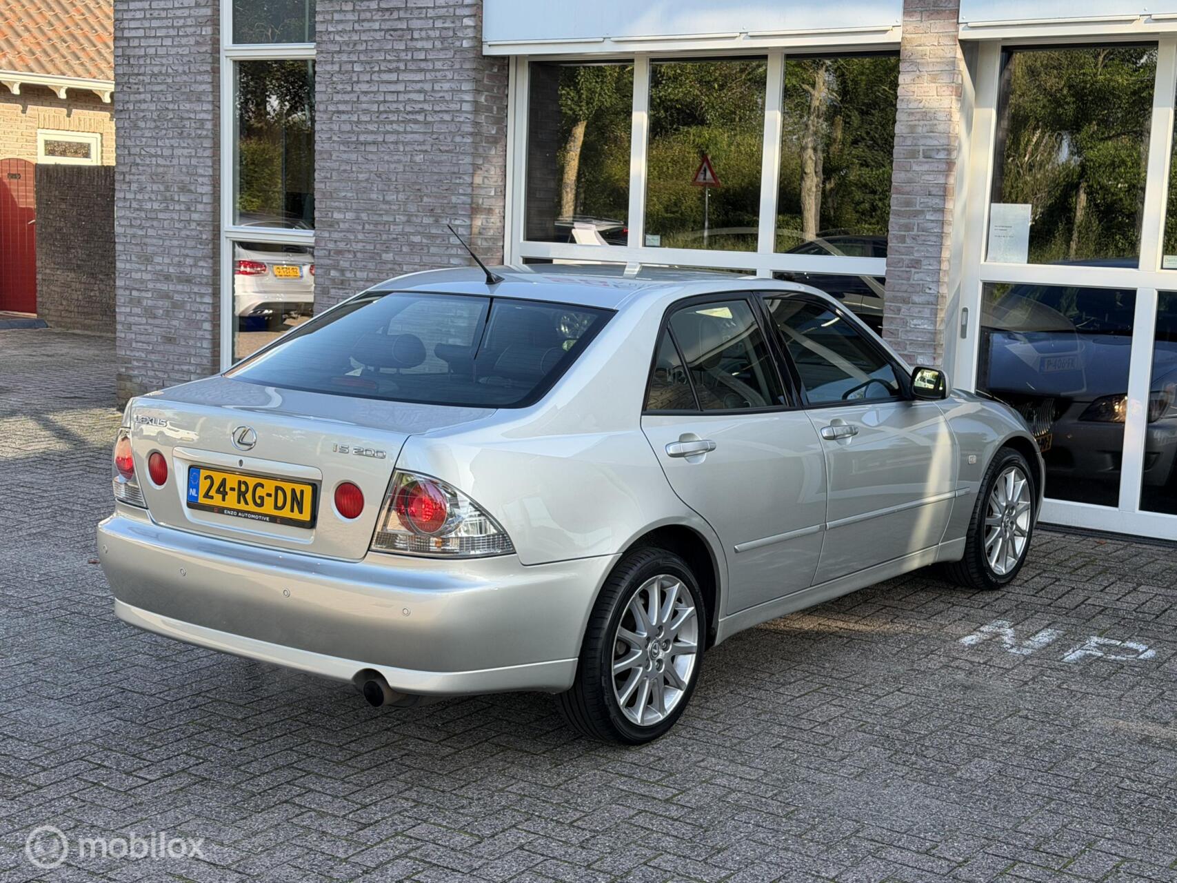 Foto van Lexus Lexus Is200