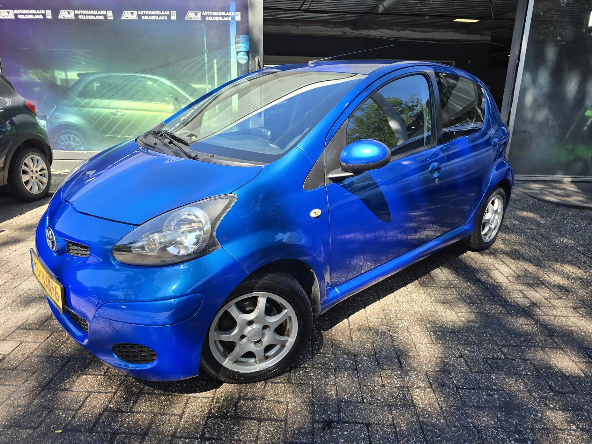 Toyota Toyota Aygo 1.0-12V Comfort Navigator | AUTOMAAT | 3/6 OF 12 2011 - voorkant