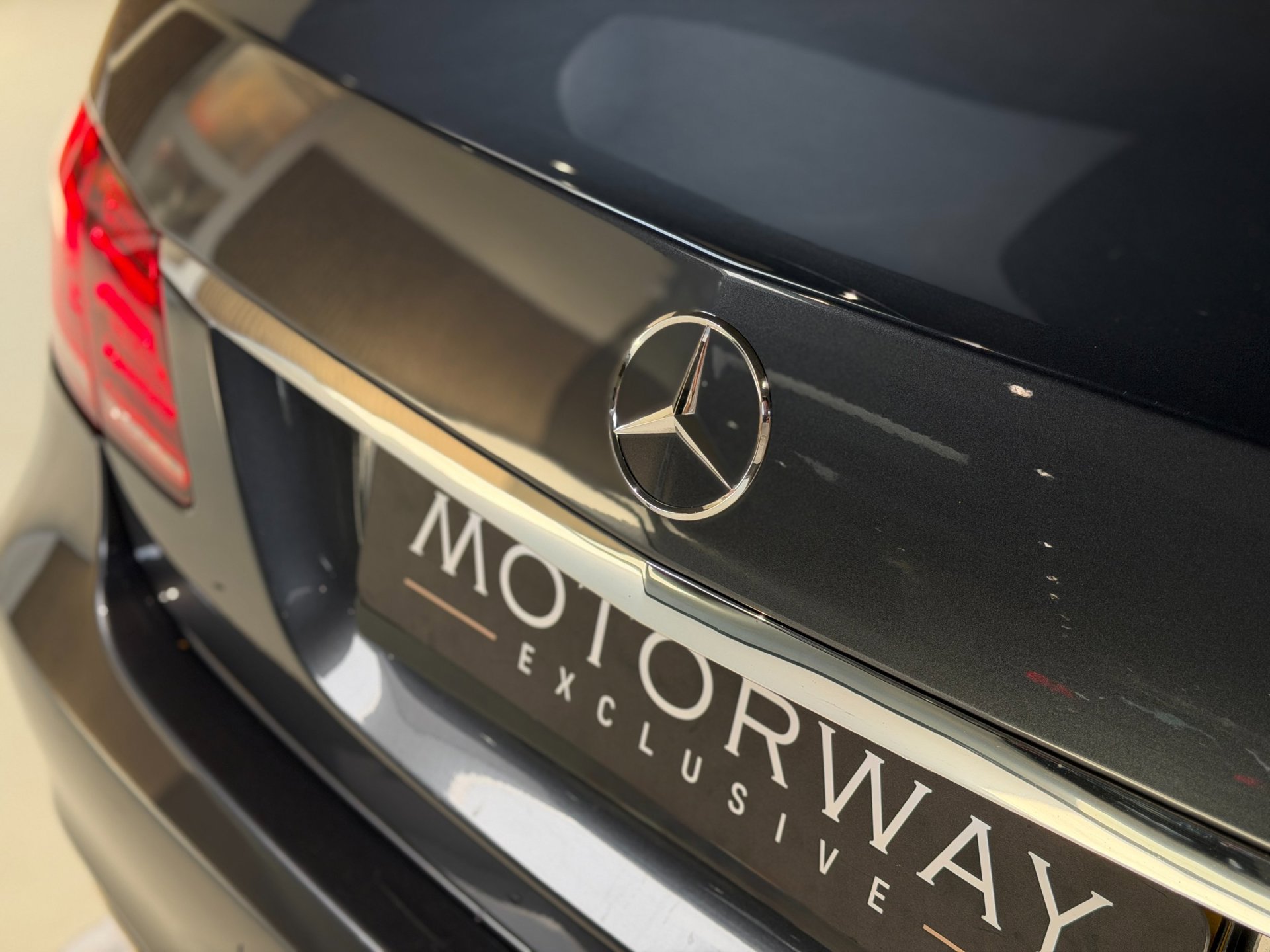 Foto van Mercedes-Benz E 200