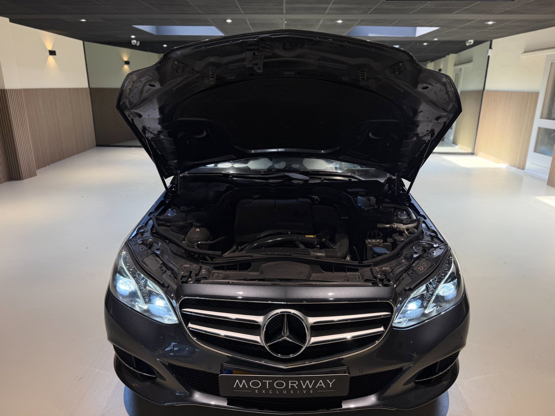 Foto van Mercedes-Benz E 200