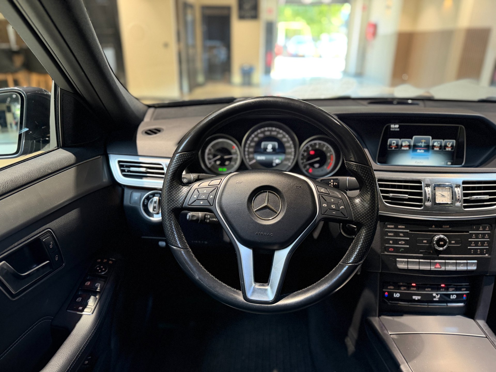 Foto van Mercedes-Benz E 200
