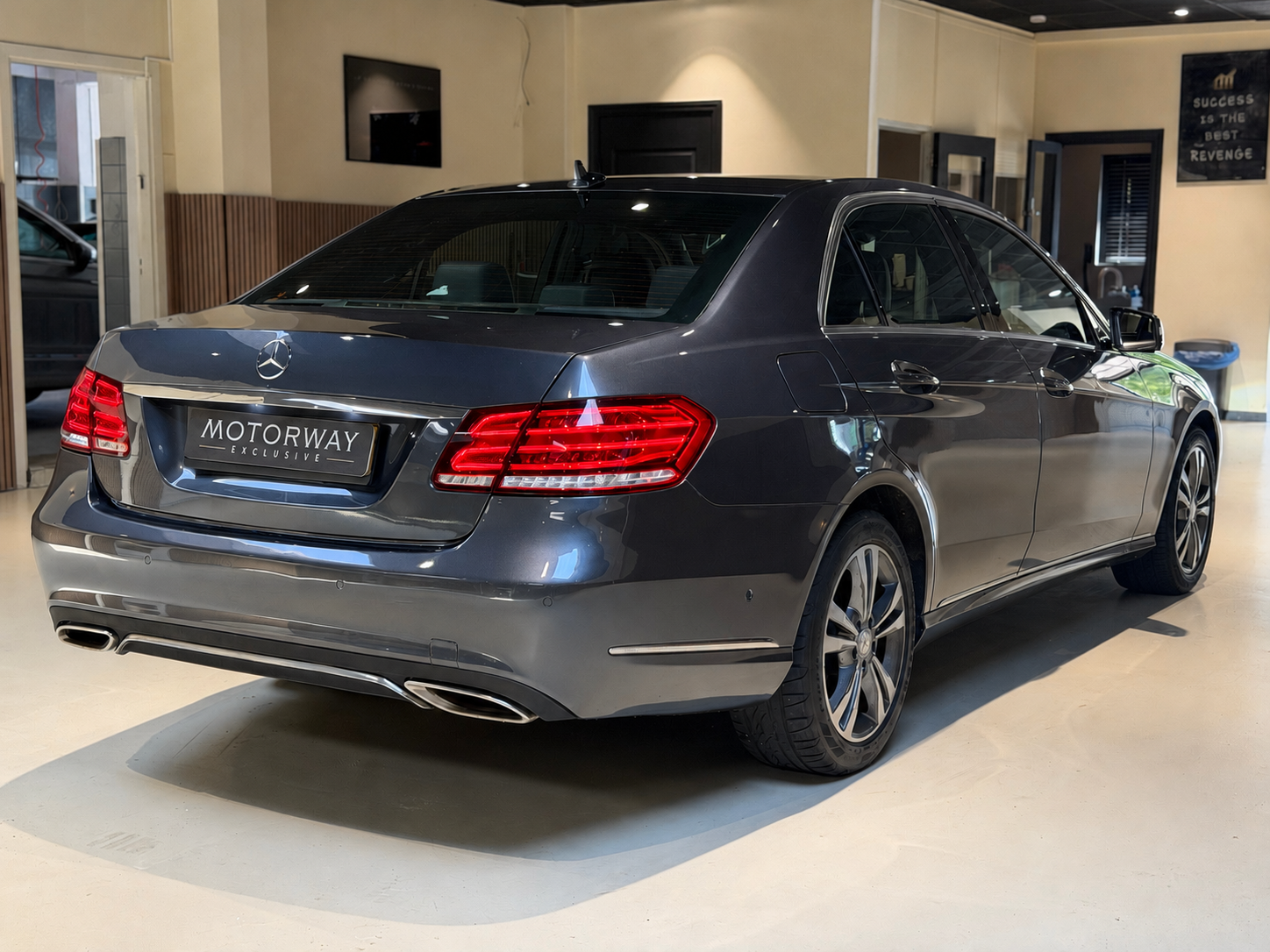 Foto van Mercedes-Benz E 200
