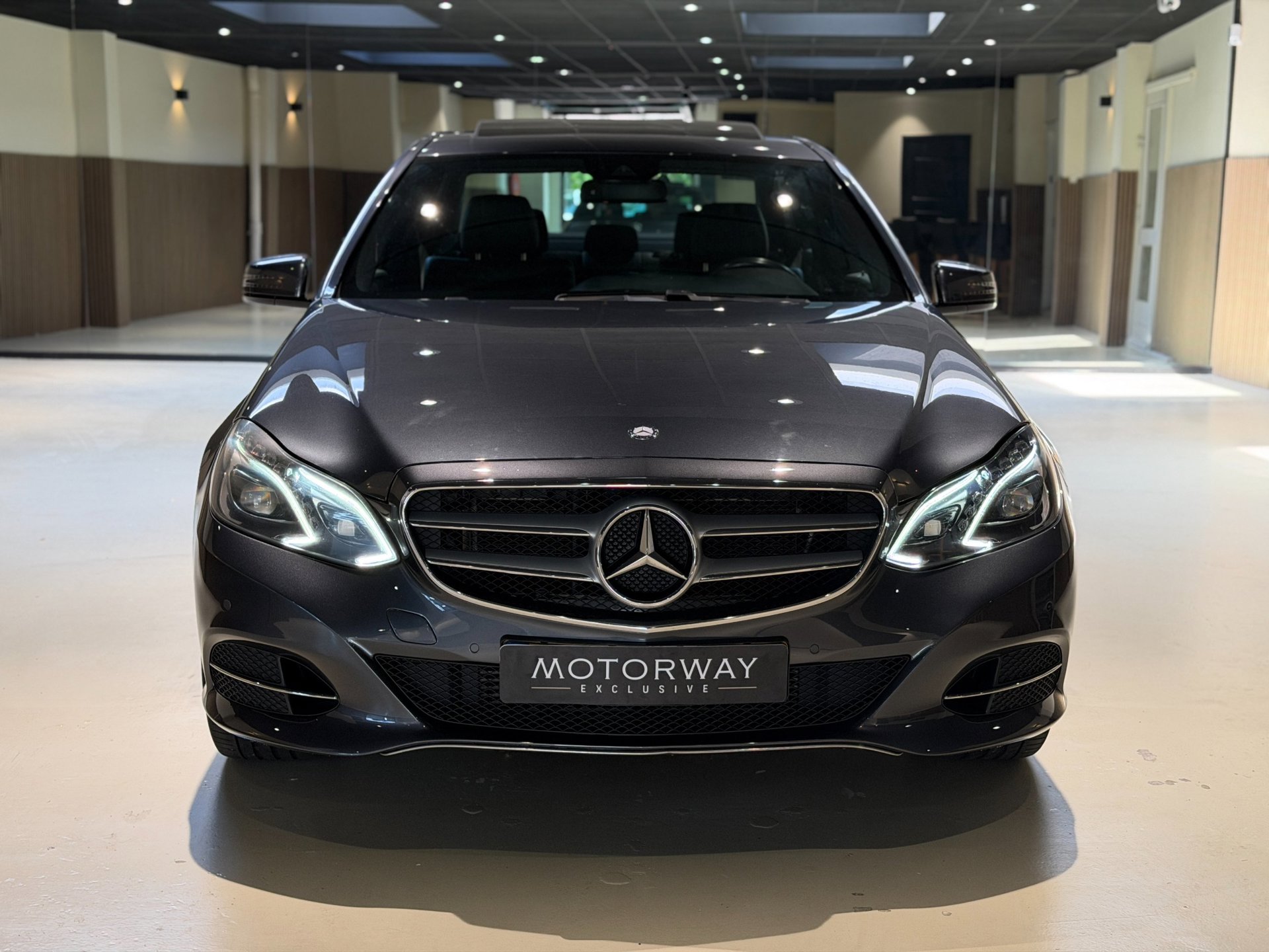 Foto van Mercedes-Benz E 200
