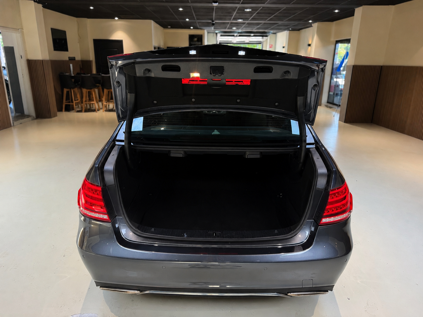 Foto van Mercedes-Benz E 200