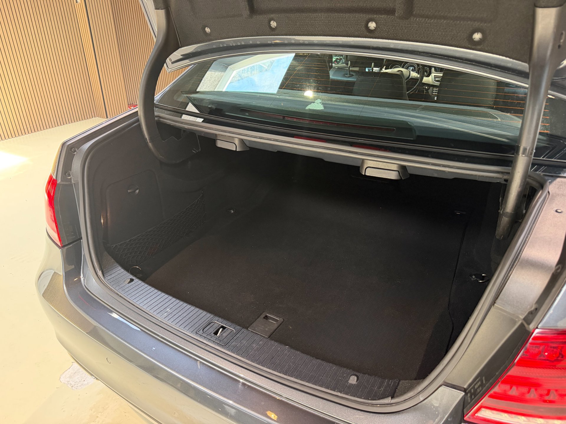Foto van Mercedes-Benz E 200