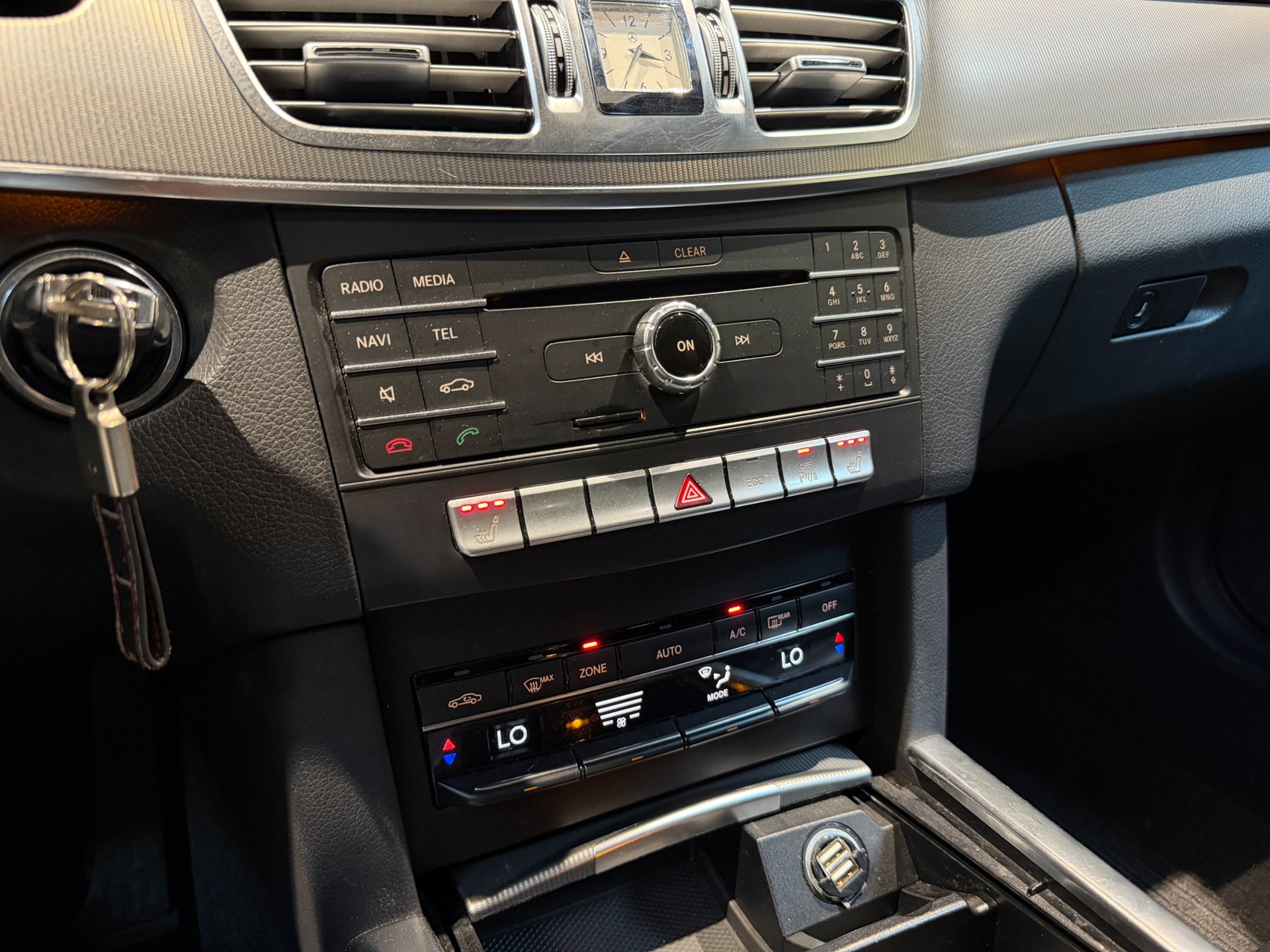 Foto van Mercedes-Benz E 200