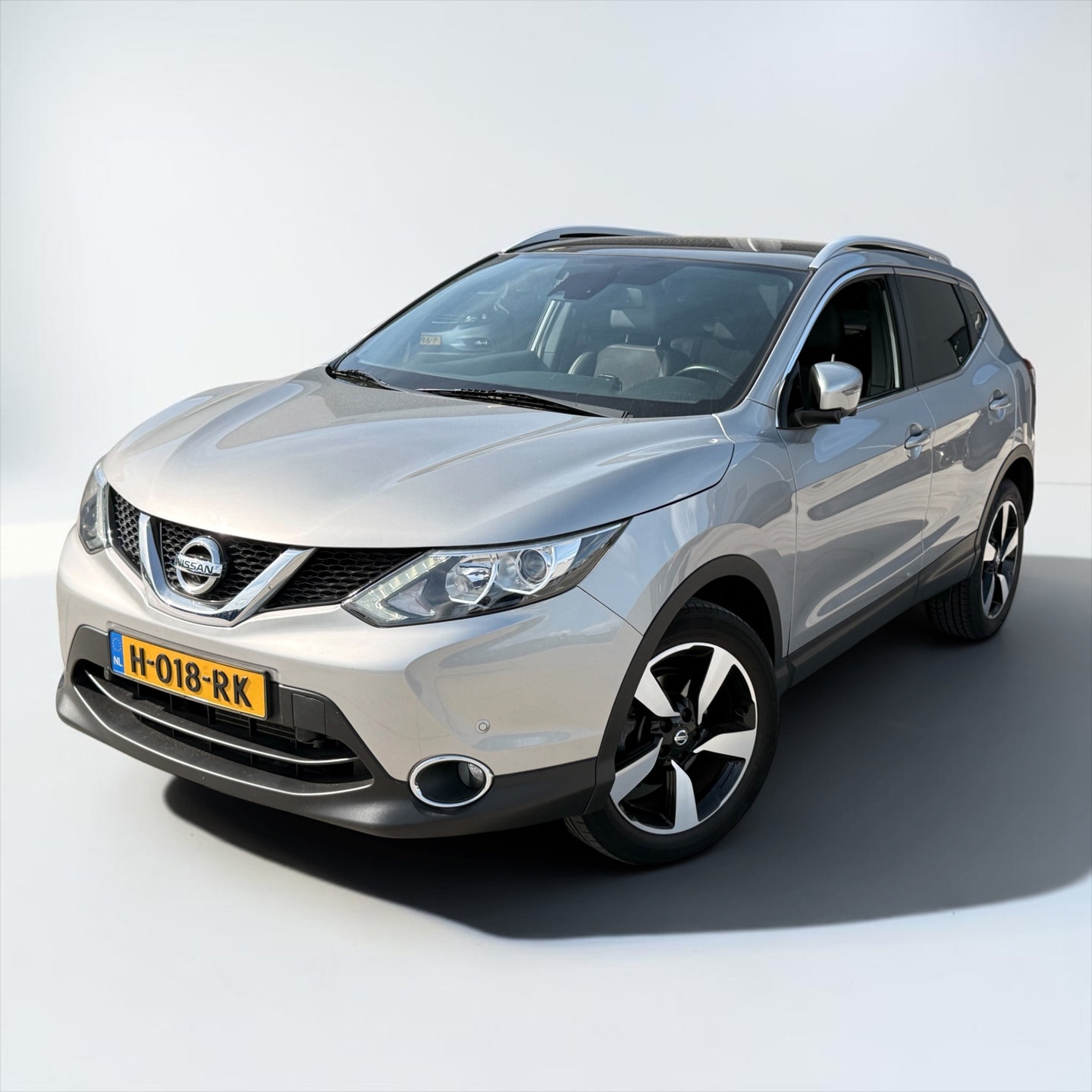 Nissan Nissan Qashqai 1.2 Business Edition PANO CAM ST Verwarming 2017 - voorkant