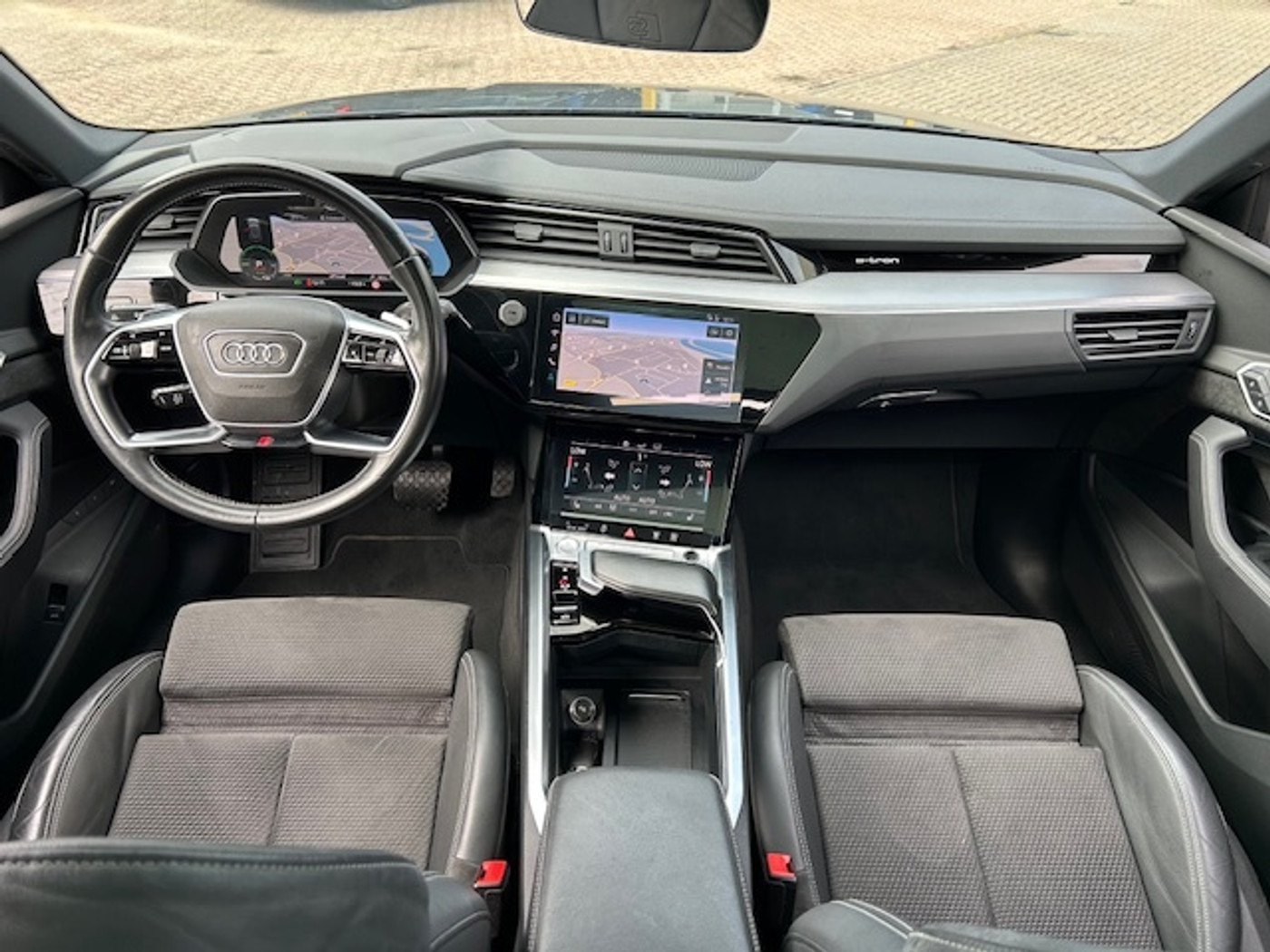 Foto van Audi E-tron 50