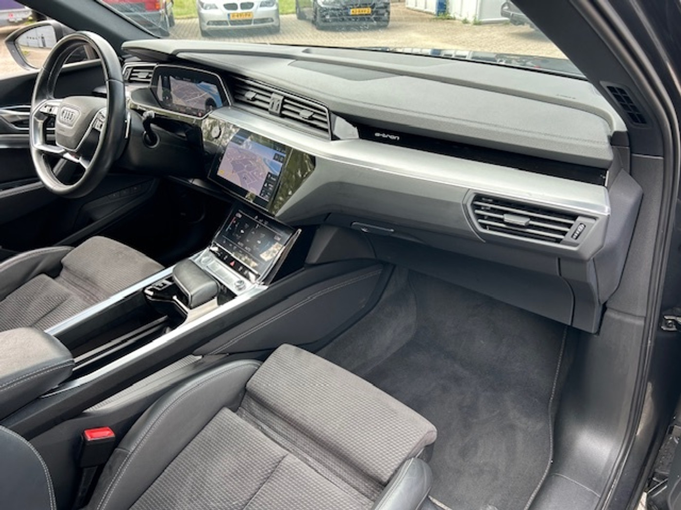 Foto van Audi E-tron 50