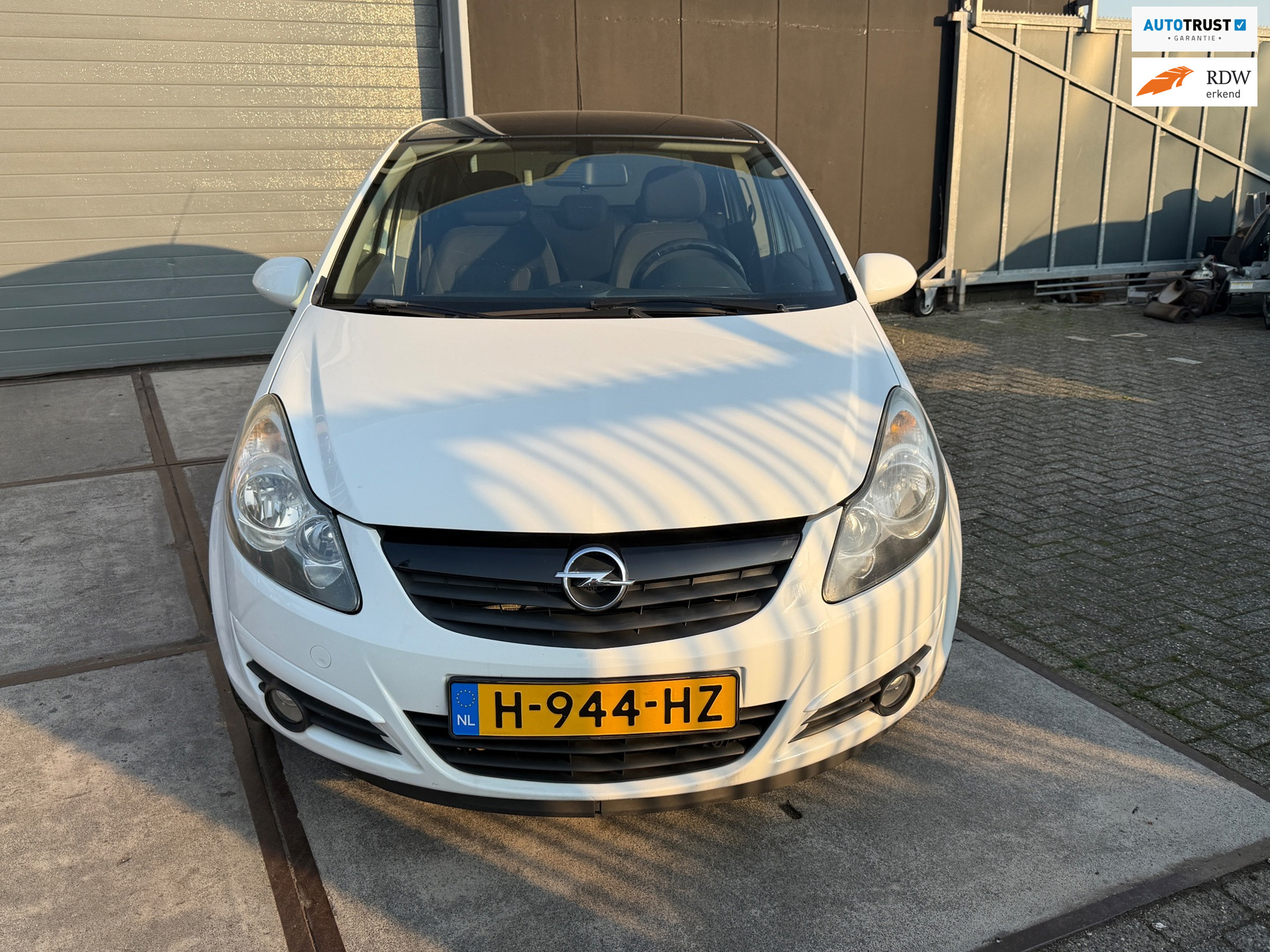 Opel Corsa 1.4 Sport + Winter pakket | Stoel + Stuur verwarming | Airco | 100% onderhouden 2010 - voorkant