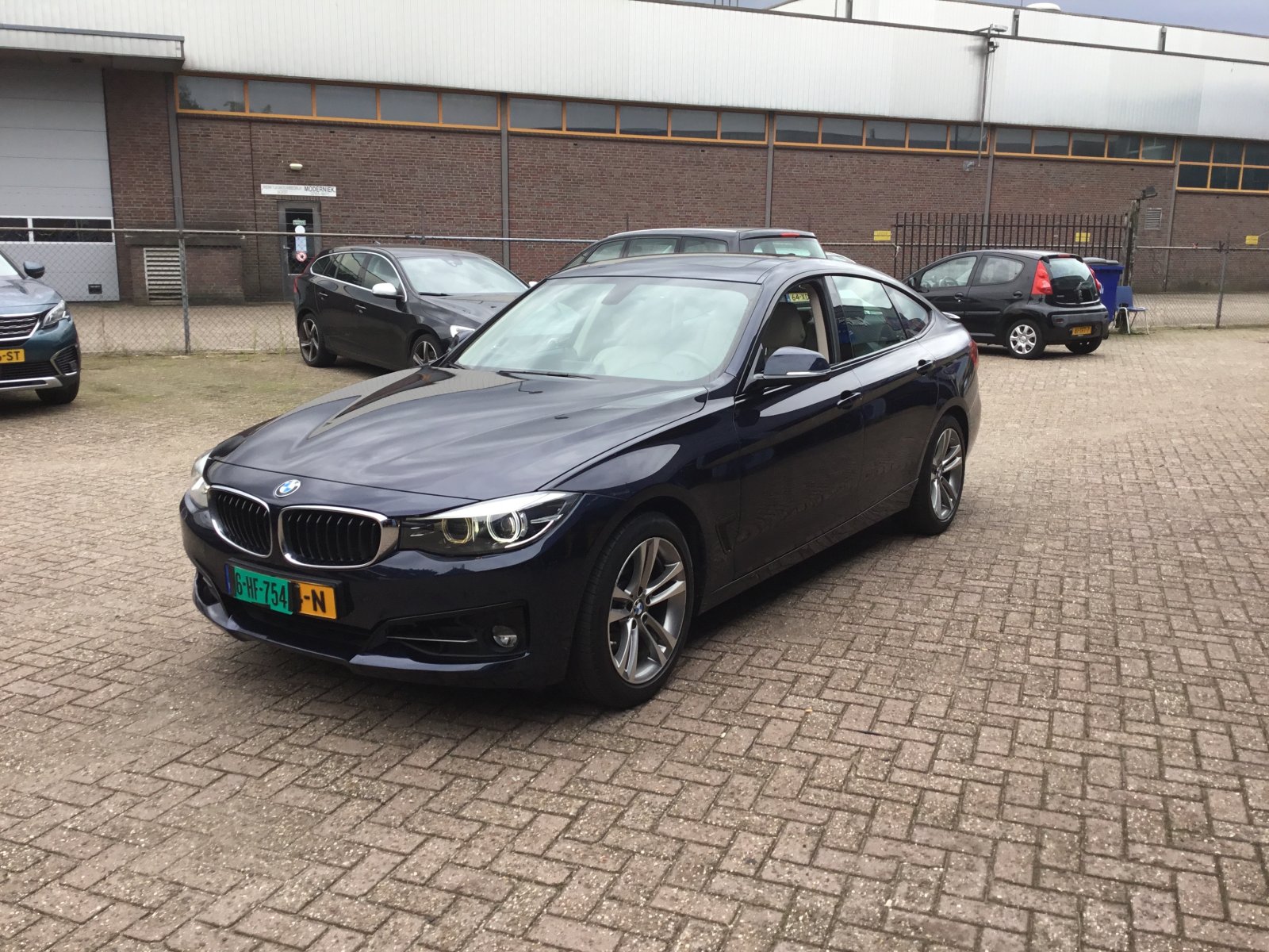 BMW 3-serie Gran Turismo 330i xD High Exec. 2017 - voorkant