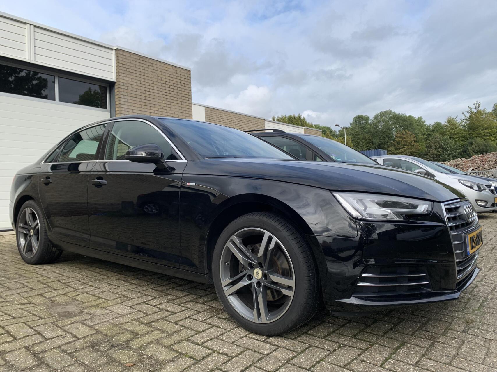 Audi A4 Limousine 1.4 TFSI Sport Lease Edition Automaat Navi Trekhaak Airco Cruise Control Dealer onderhouden 2017 - voorkant
