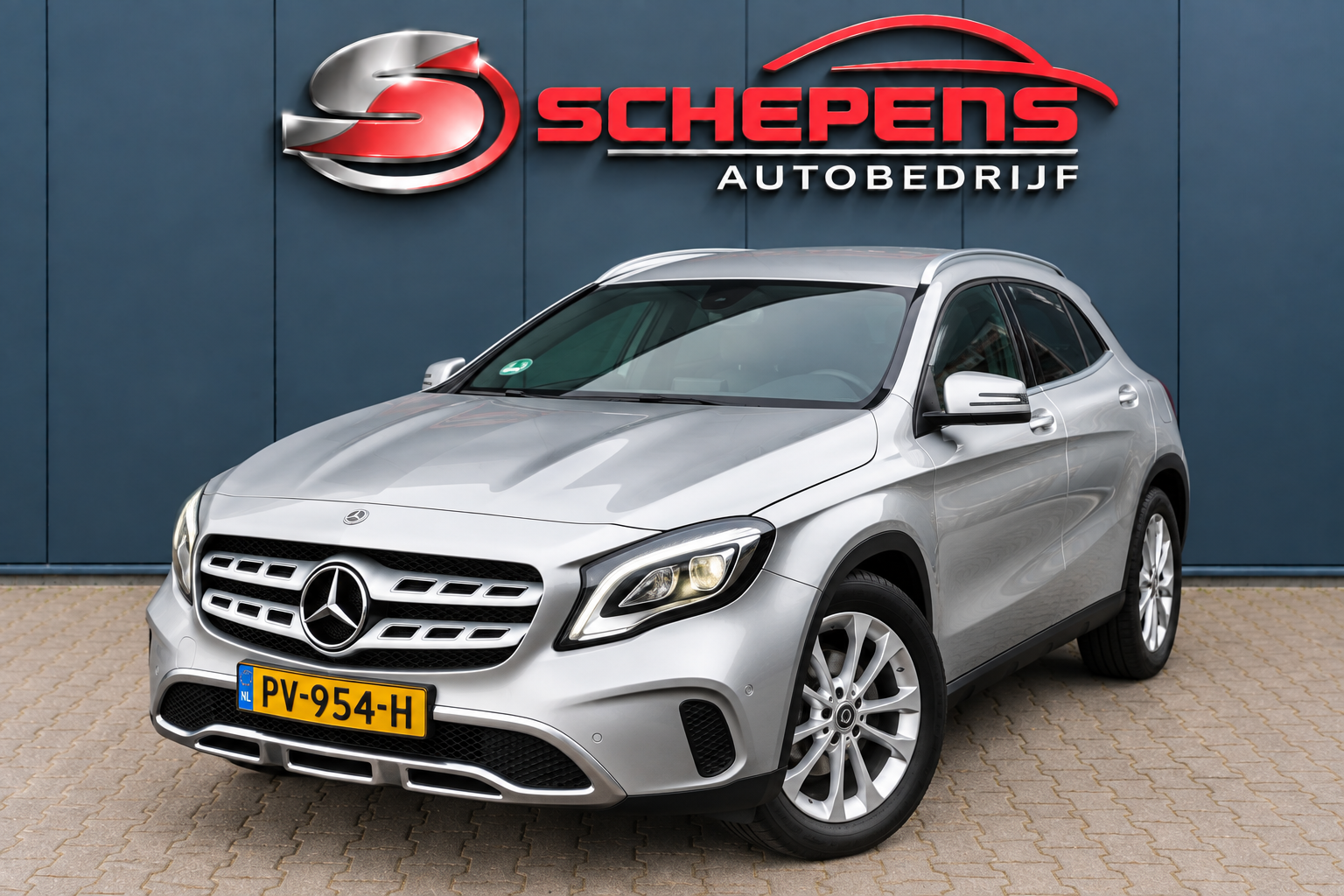 Mercedes-Benz Gla 180 180 Activity Edition Automaat | Navi | CLima 2017 - voorkant
