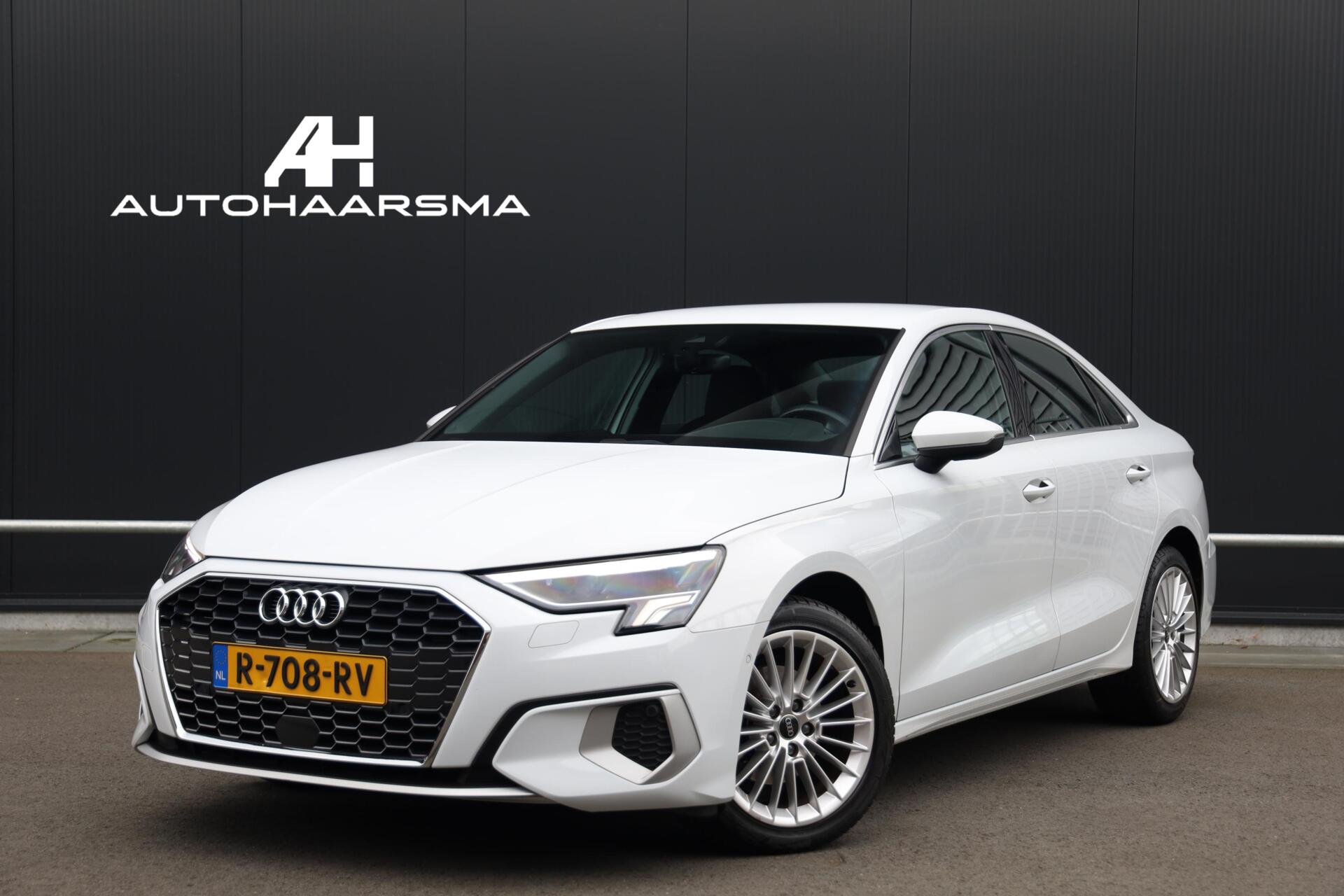 Audi A3 Limousine 30 TFSI 110pk Advanced edition Camera Stoelverwarming Sportstoelen LED Trekhaak Clima CarPlay NL-Auto! 2022 - voorkant